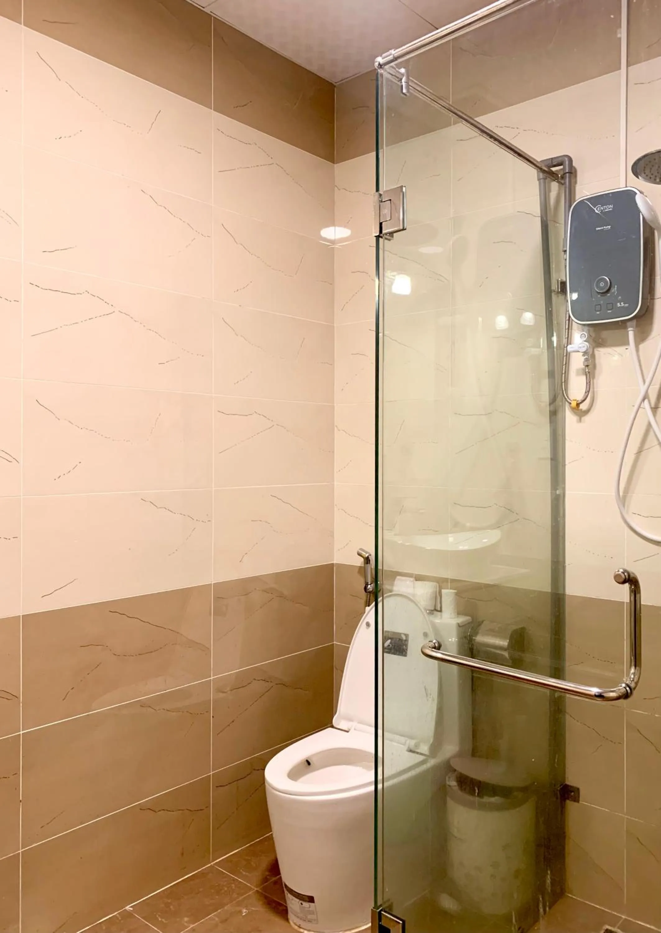 Shower in Family Homestay Dalat Casa