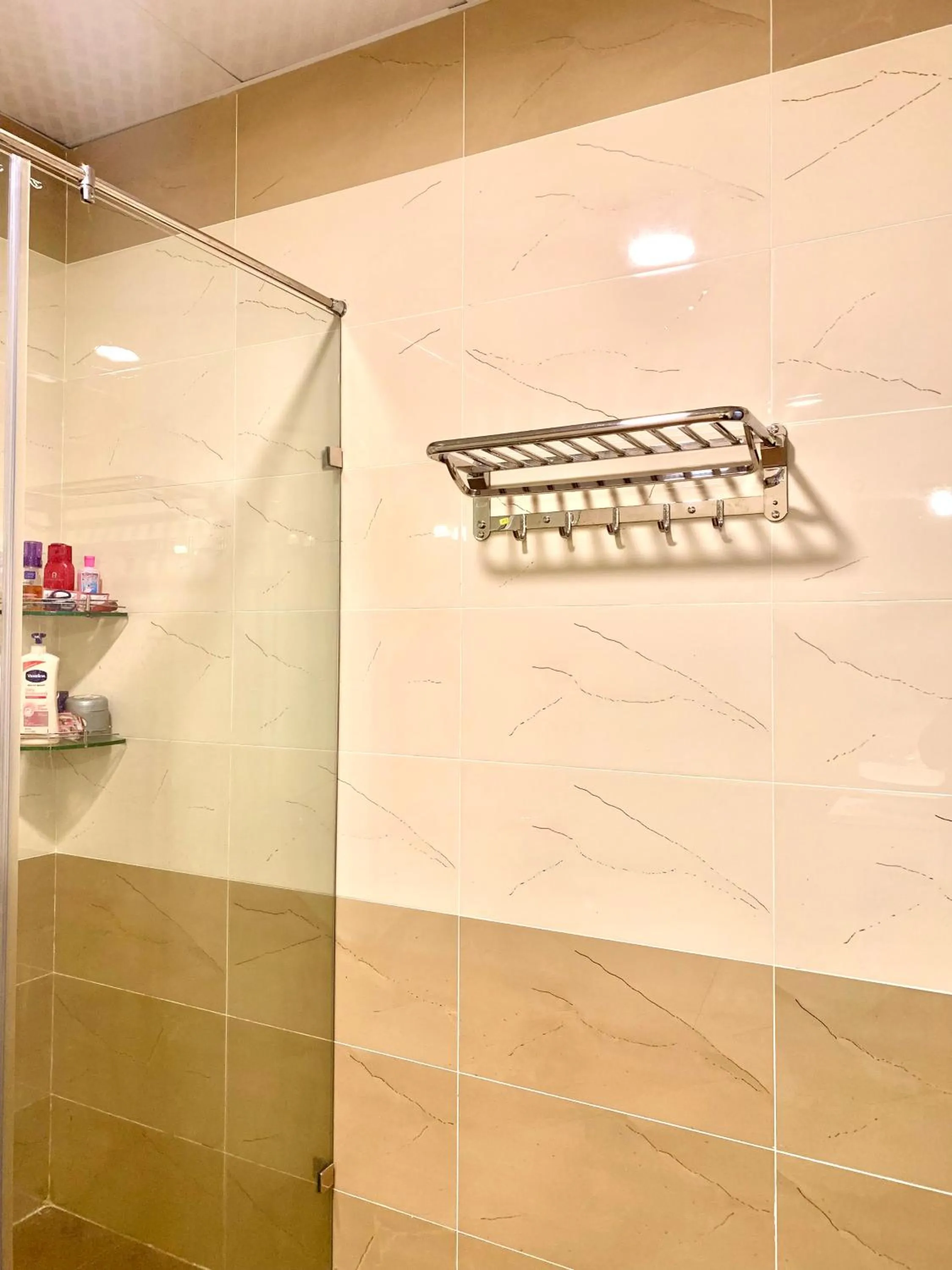 Shower in Family Homestay Dalat Casa