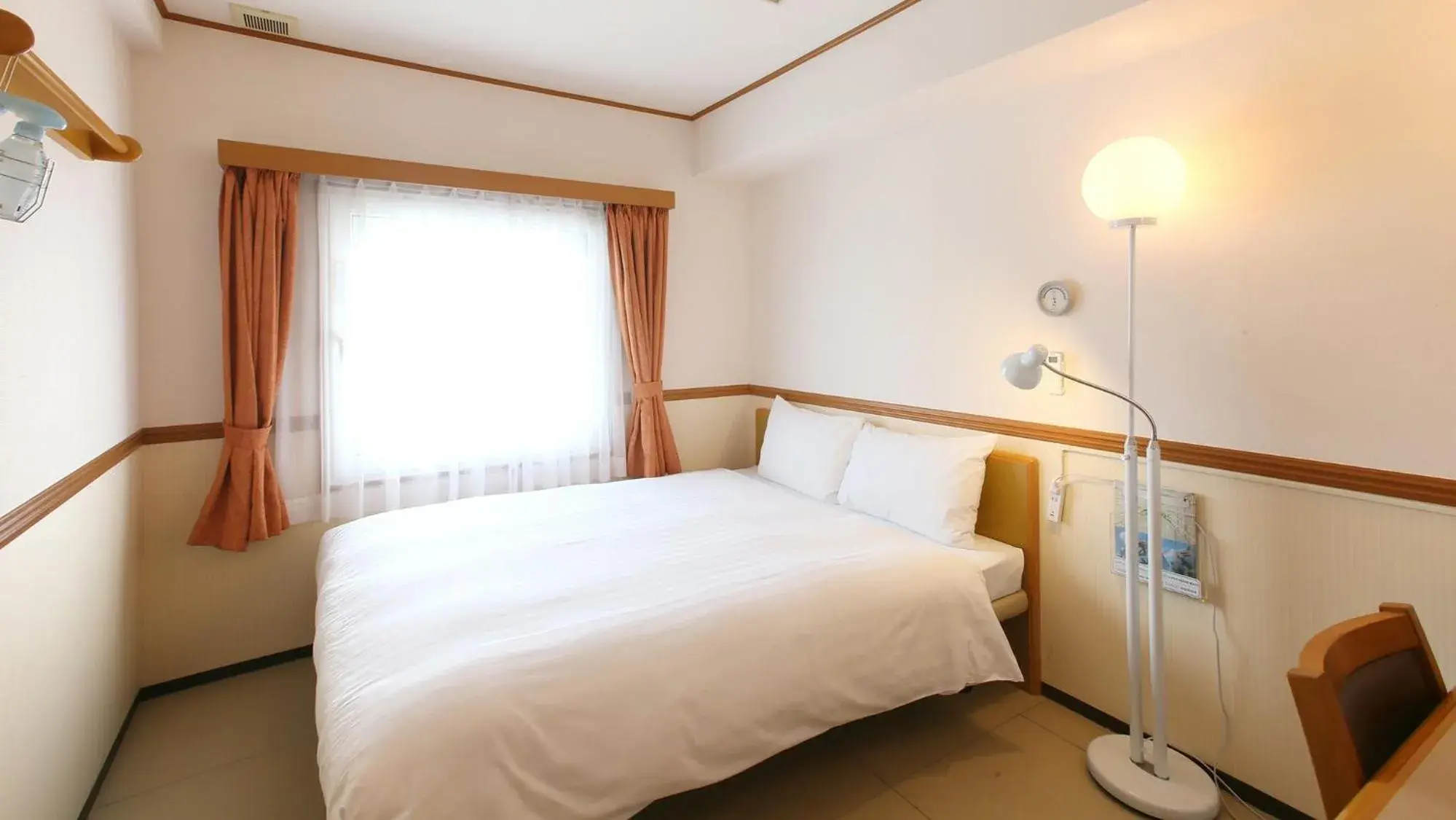 Standard Queen Room - single occupancy - Non-Smoking in Toyoko Inn Okinawa Ishigaki-jima Standard Queen Room - single occupancy - Non-Smoking in Toyoko Inn Okinawa Ishigaki-jima