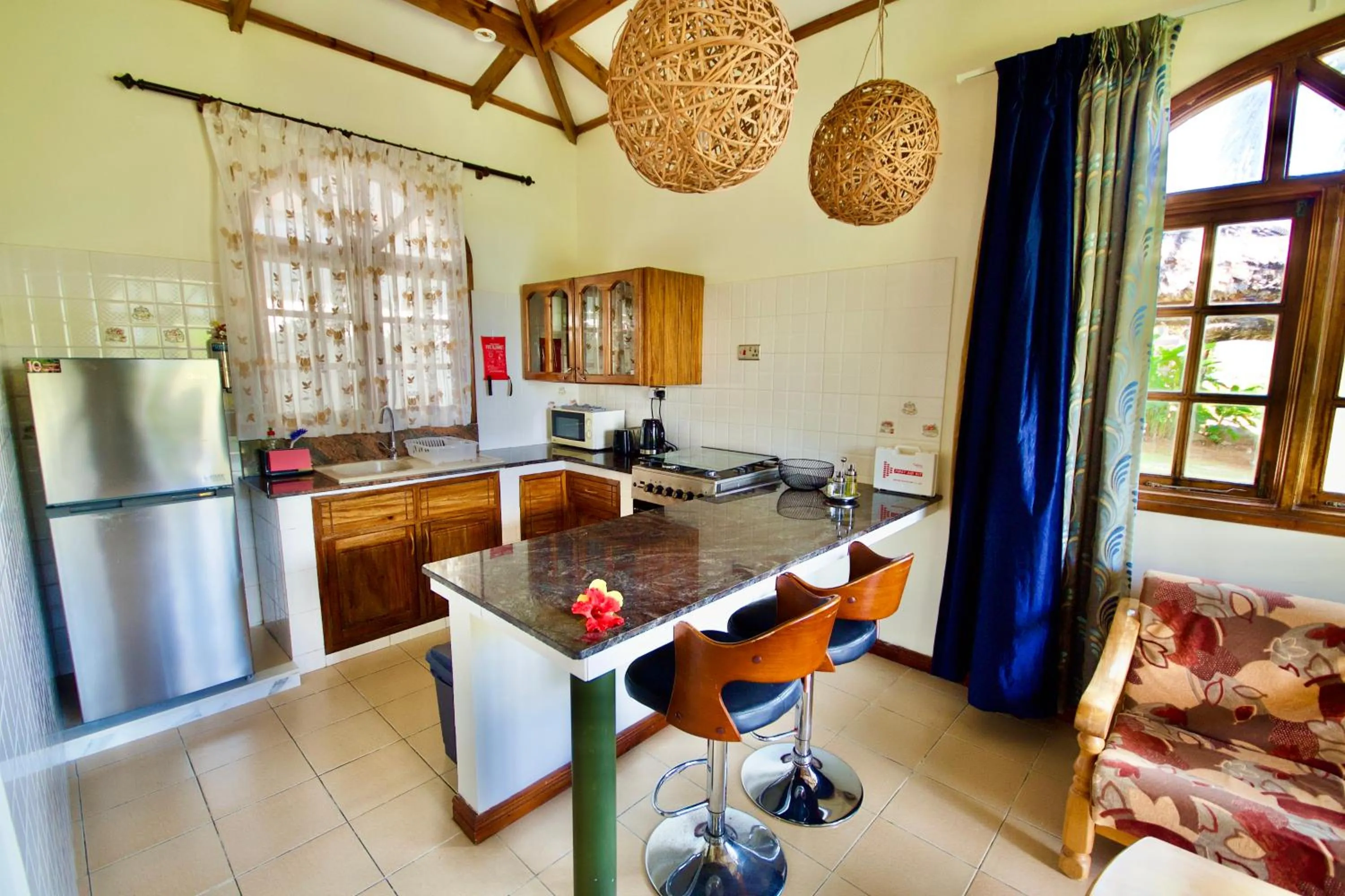 Kitchen or kitchenette in SEA SPLASH SELF CATERING And La Petite Maison