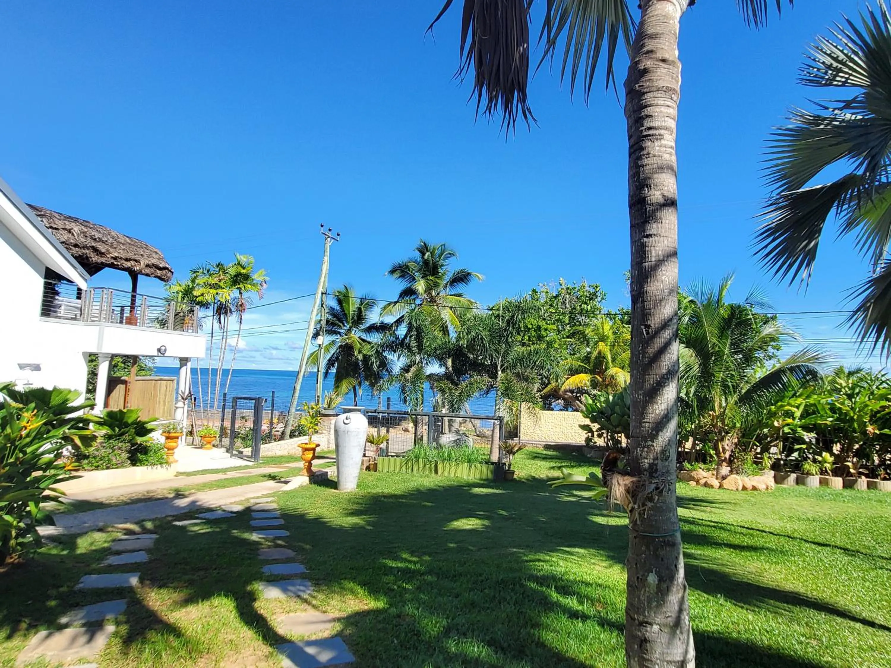 Garden in SEA SPLASH SELF CATERING And La Petite Maison