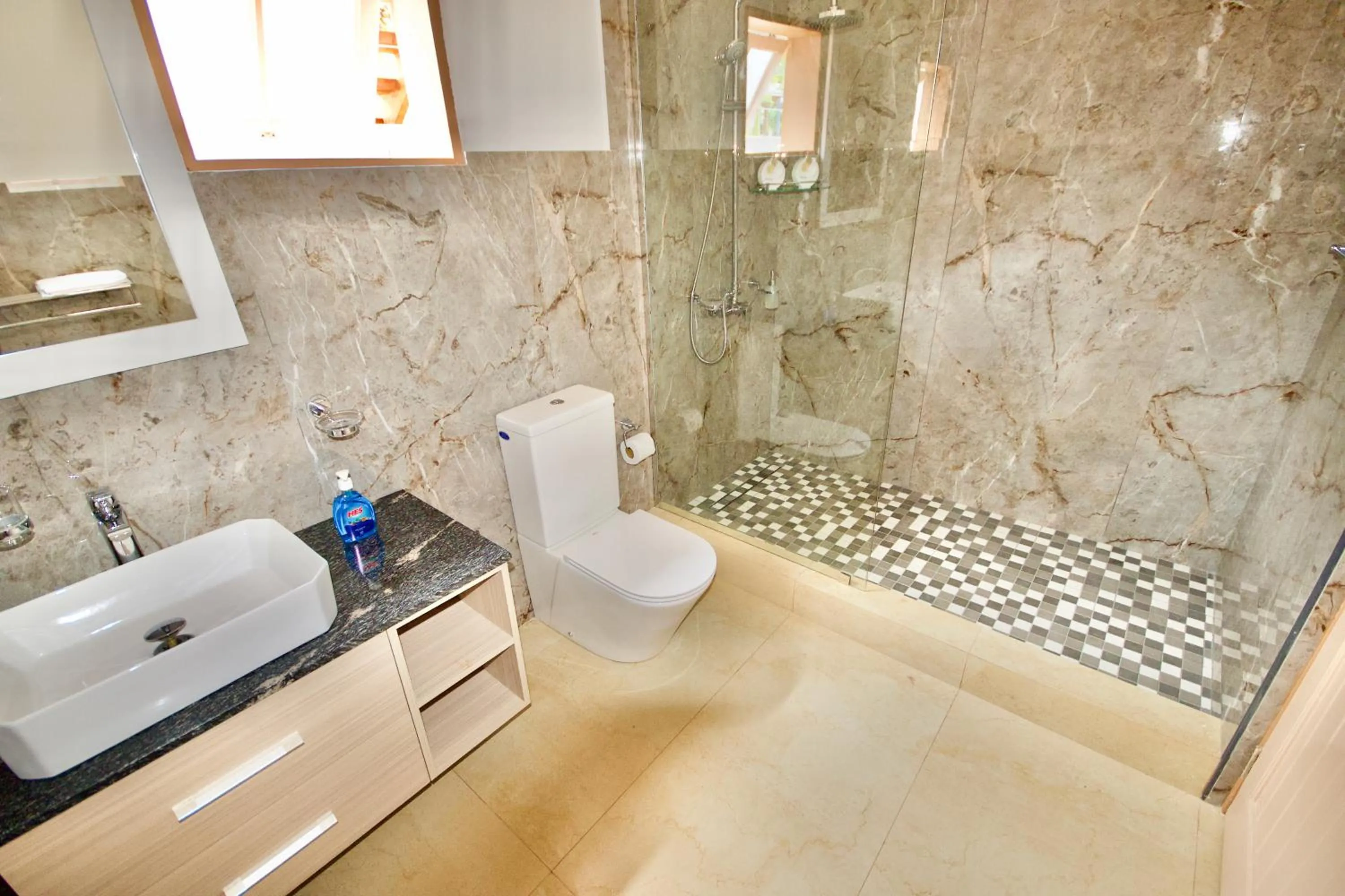 Shower in SEA SPLASH SELF CATERING And La Petite Maison