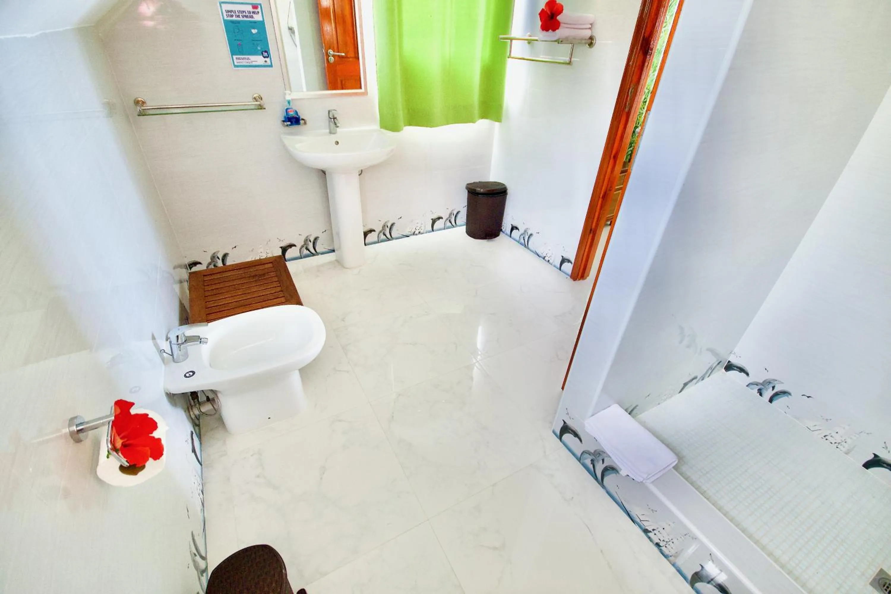 Shower in SEA SPLASH SELF CATERING And La Petite Maison
