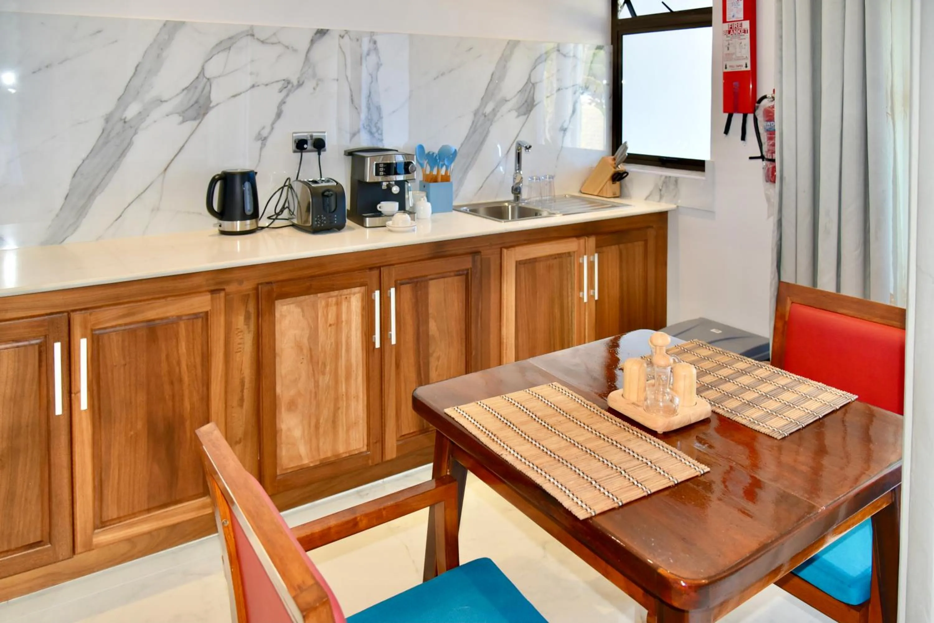 Coffee/tea facilities in SEA SPLASH SELF CATERING And La Petite Maison