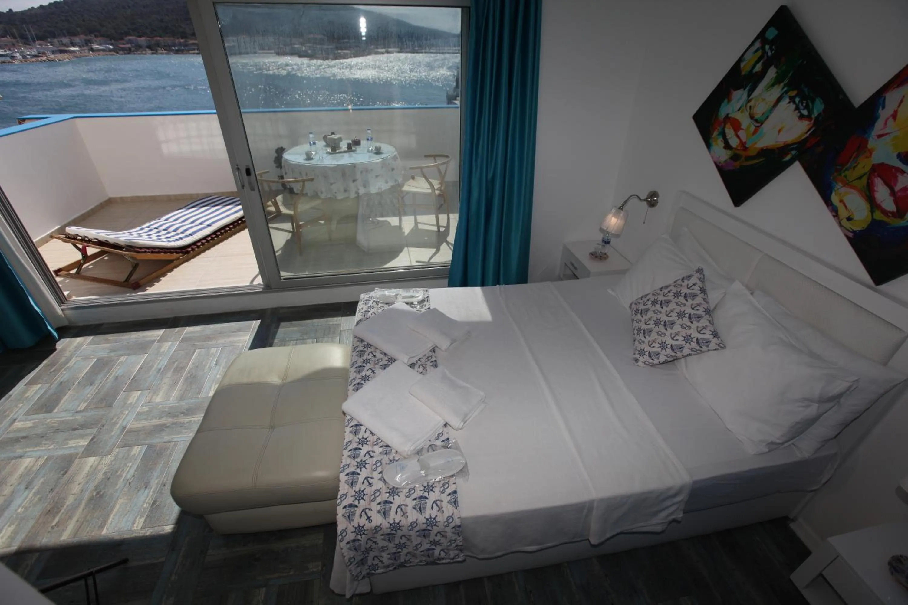Balcony/Terrace, Bed in Larimar Hotel Cesme