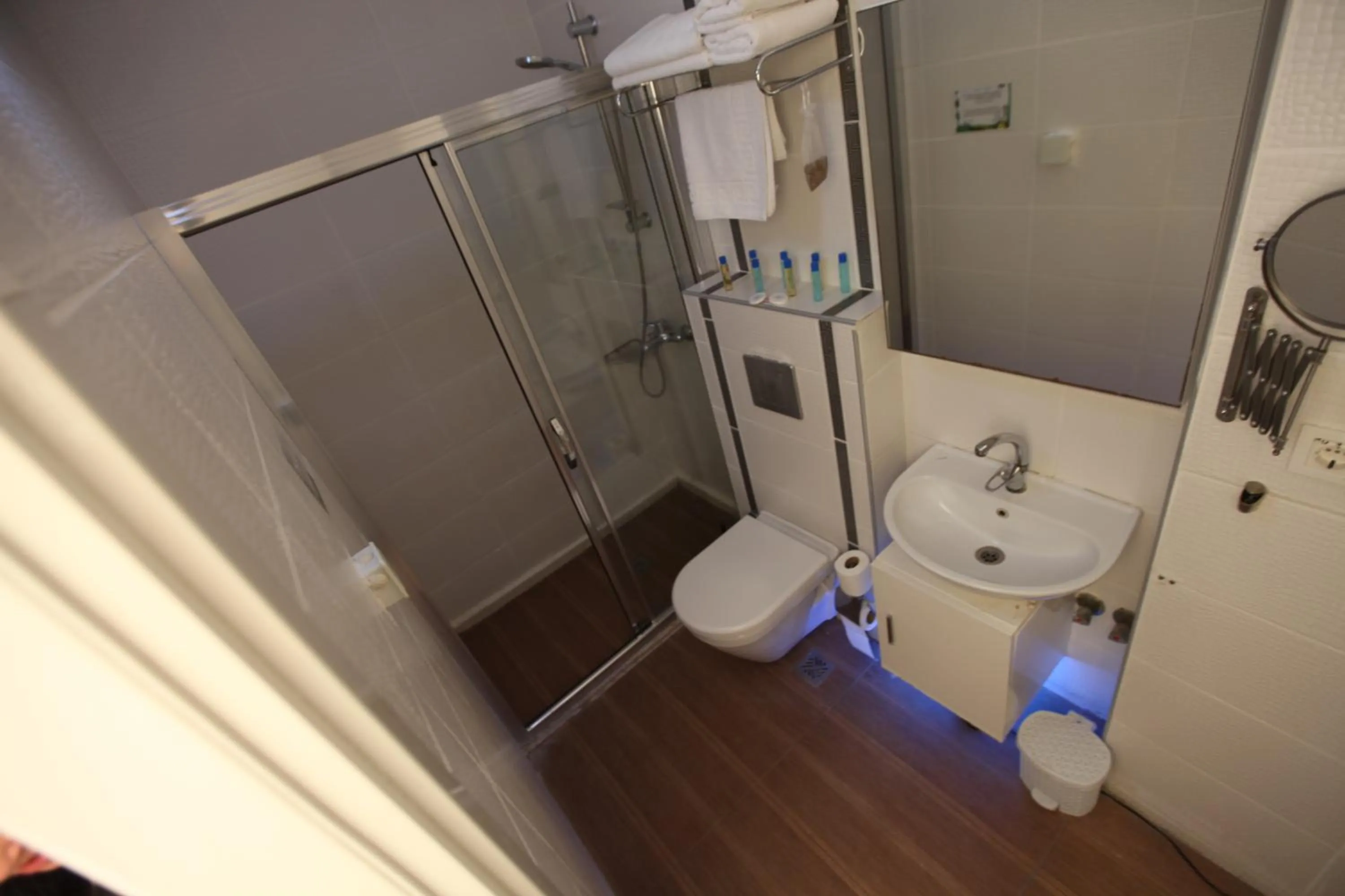 Shower in Larimar Hotel Cesme