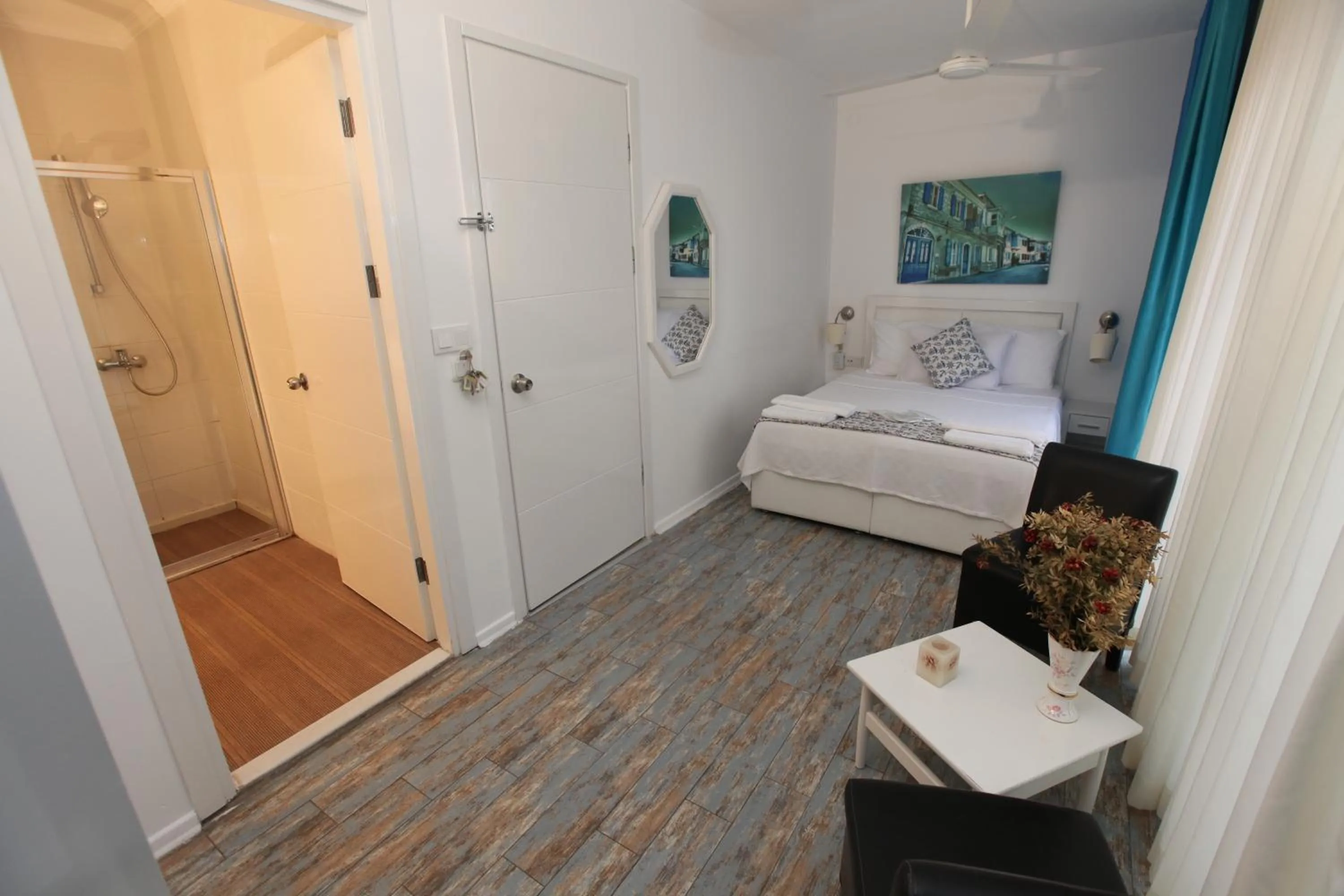 Bathroom, Bed in Larimar Hotel Cesme