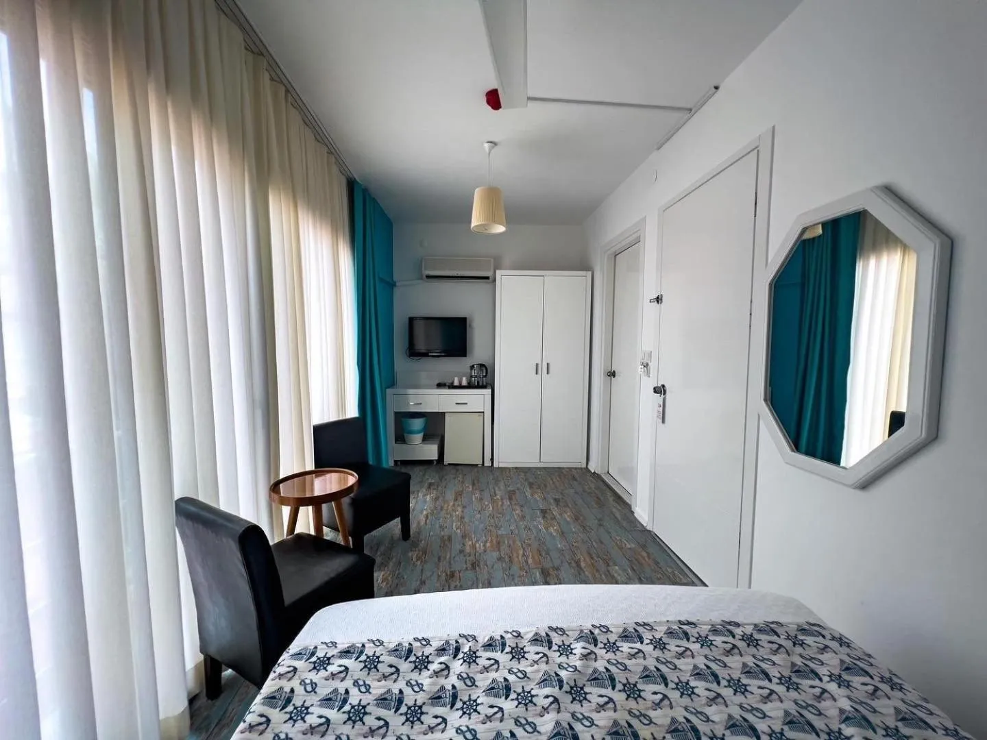 TV and multimedia, Bed in Larimar Hotel Cesme