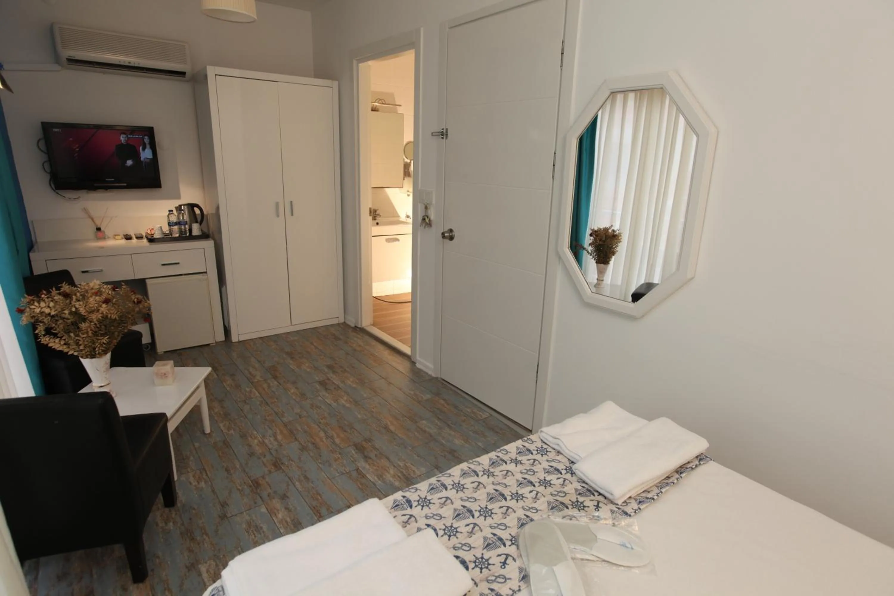 Photo of the whole room, Bed in Larimar Hotel Cesme