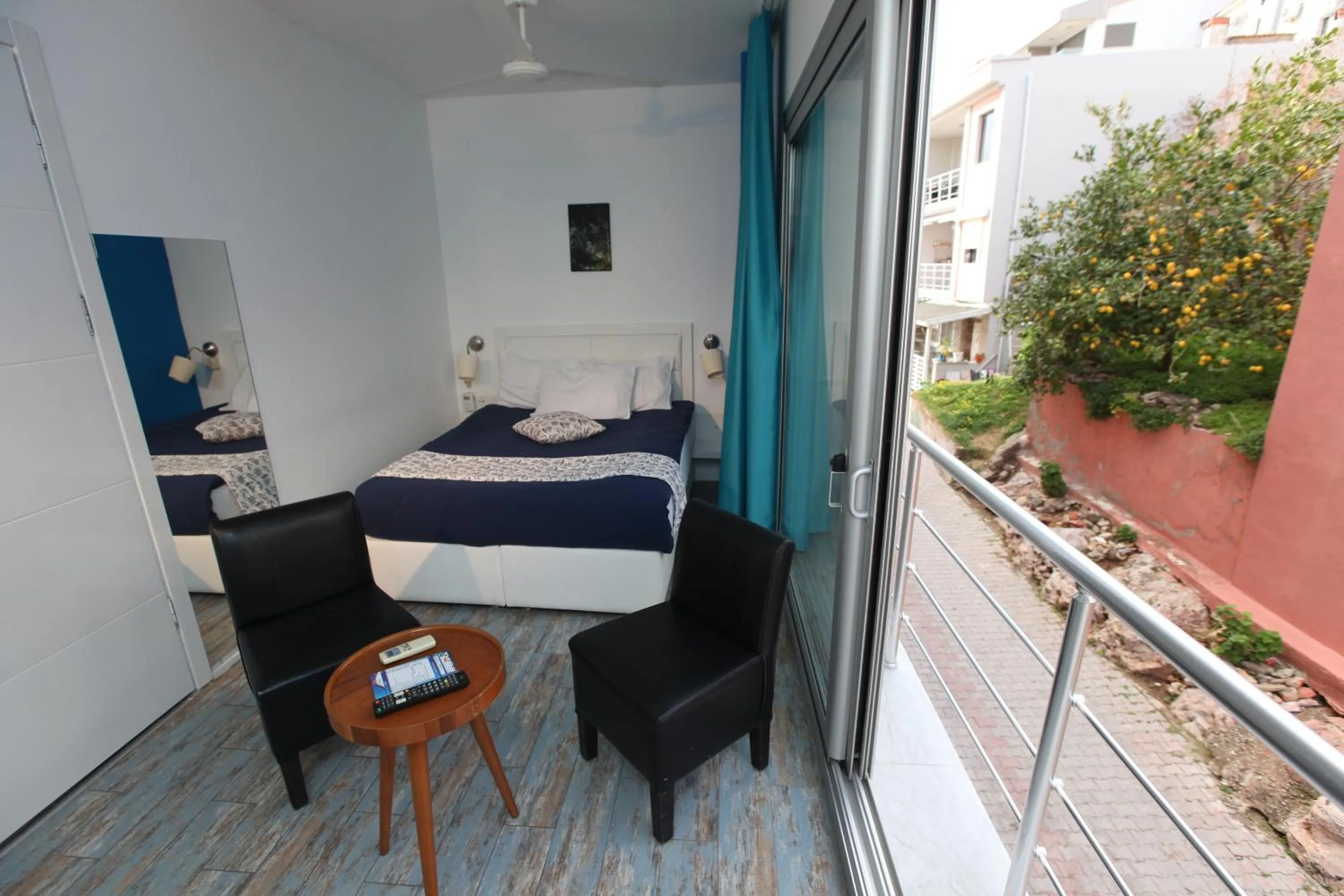 Street view, Bed in Larimar Hotel Cesme