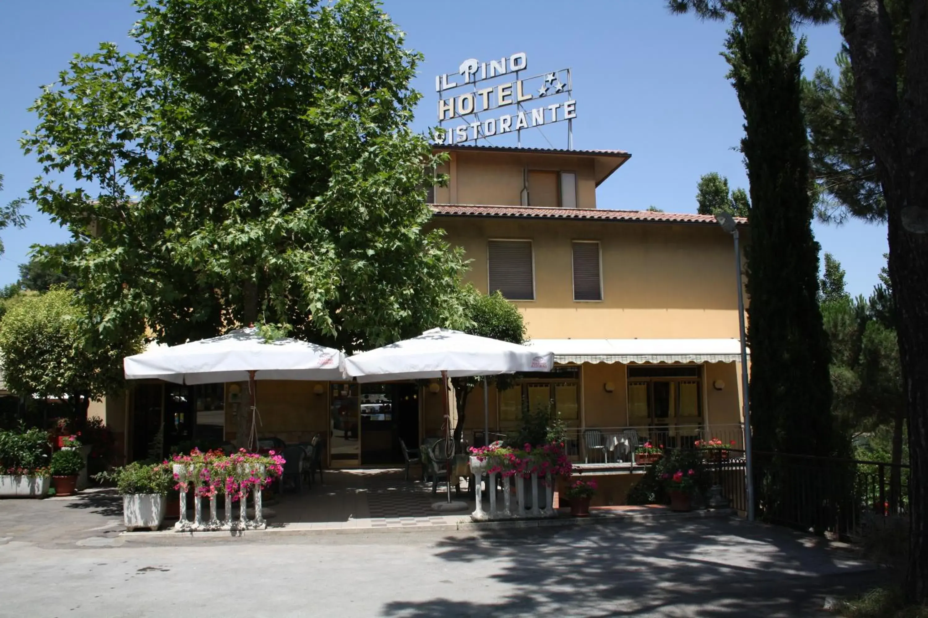 Hotel Ristorante Il Pino Hotel Ristorante Il Pino