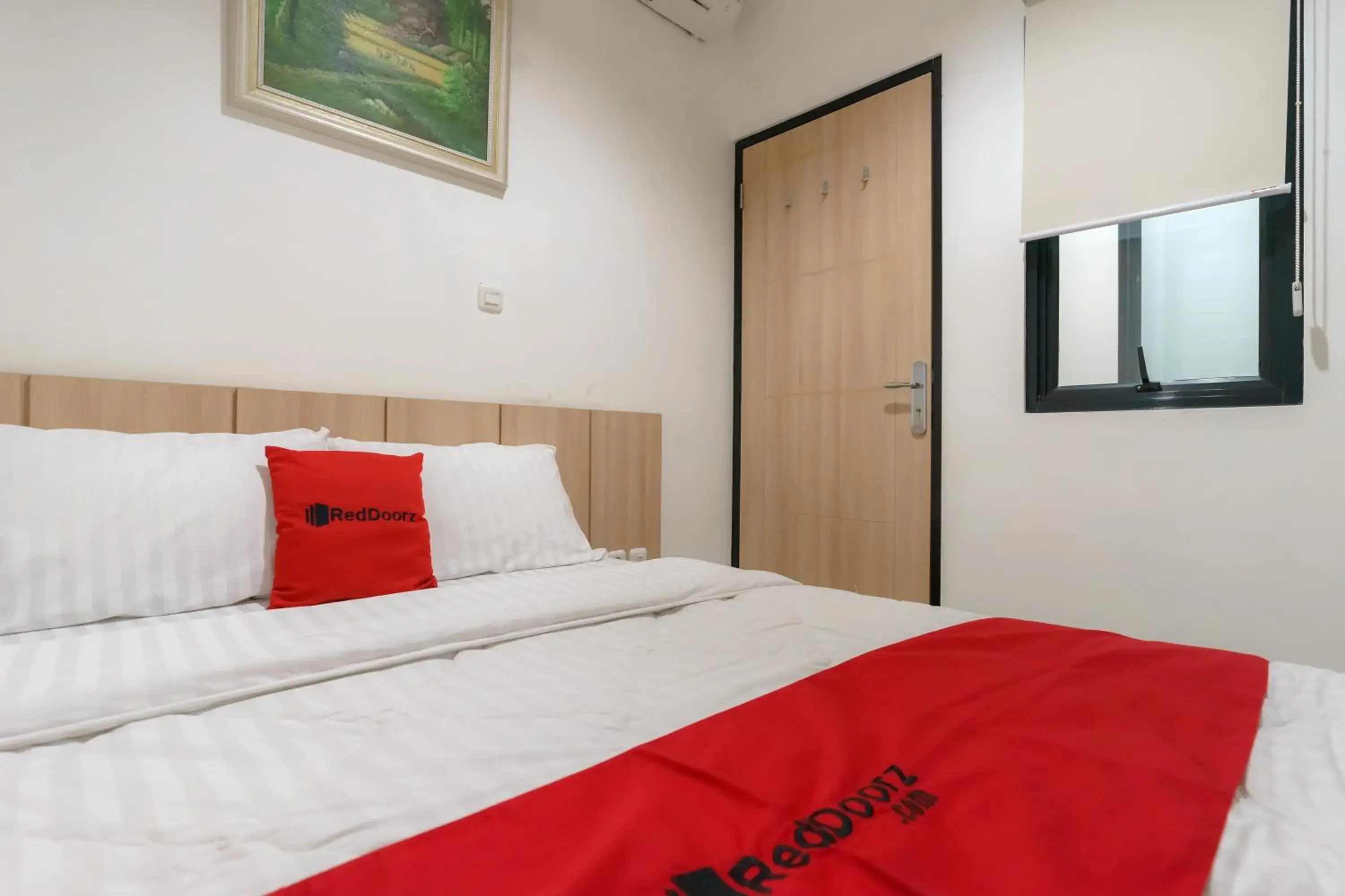 Bed in RedDoorz near Seasons City Mall 3 Bed in RedDoorz near Seasons City Mall 3