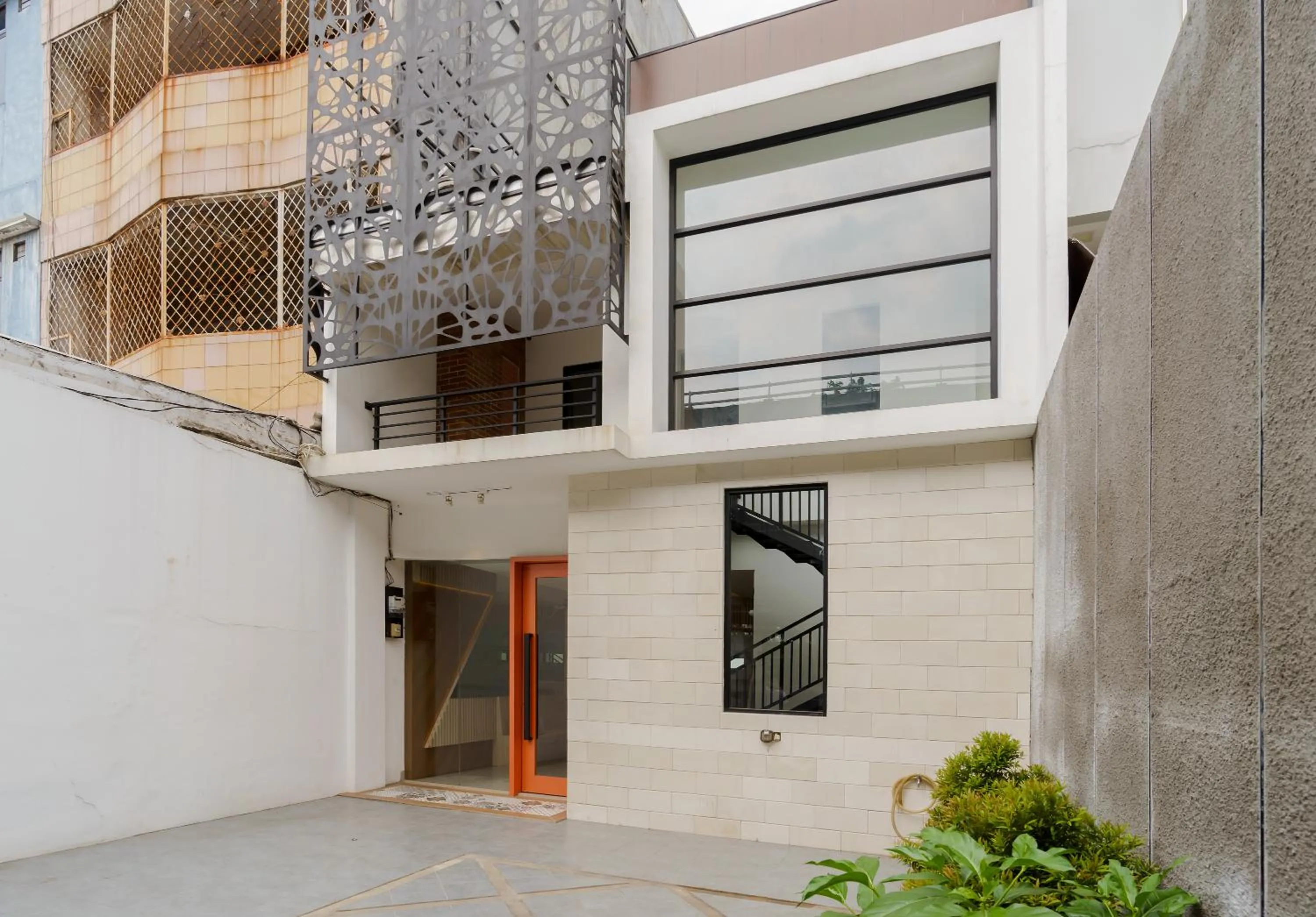 RedDoorz near Seasons City Mall 3