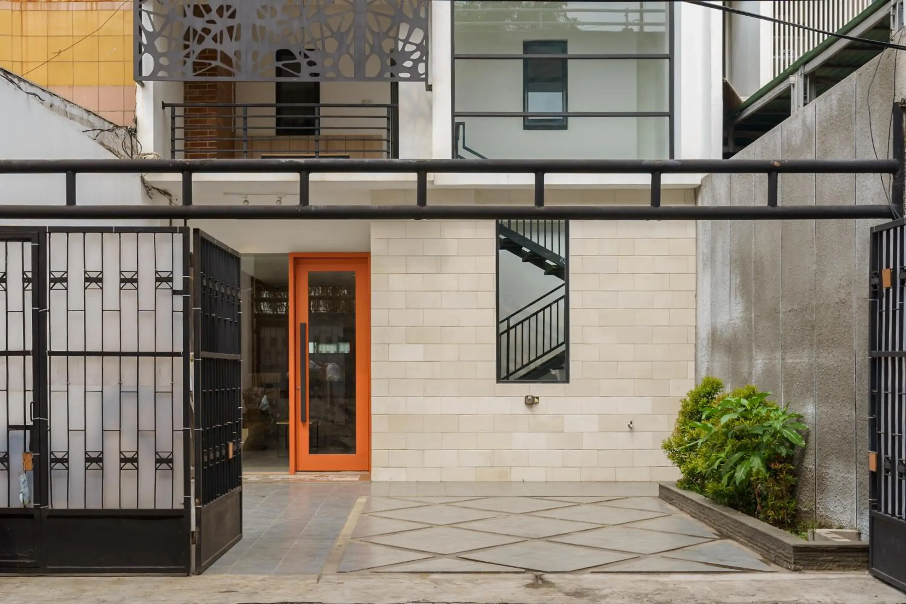 Property building in RedDoorz near Seasons City Mall 3 Property building in RedDoorz near Seasons City Mall 3