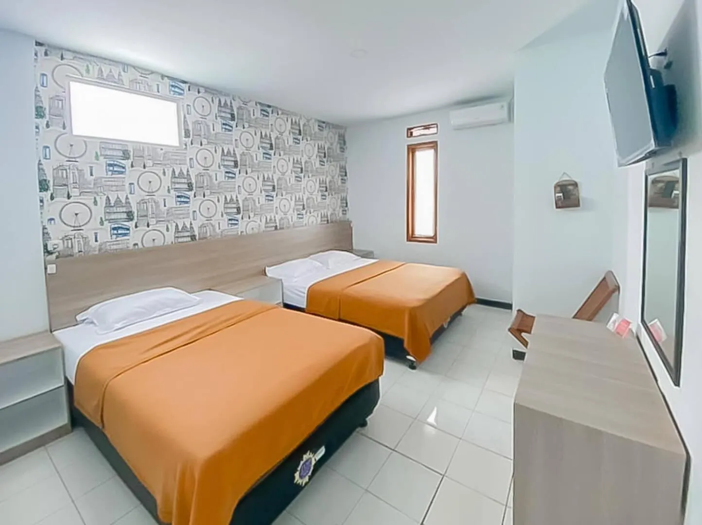 Facade/entrance, Bed in Ultima Syariah Cipanas Garut Mitra RedDoorz