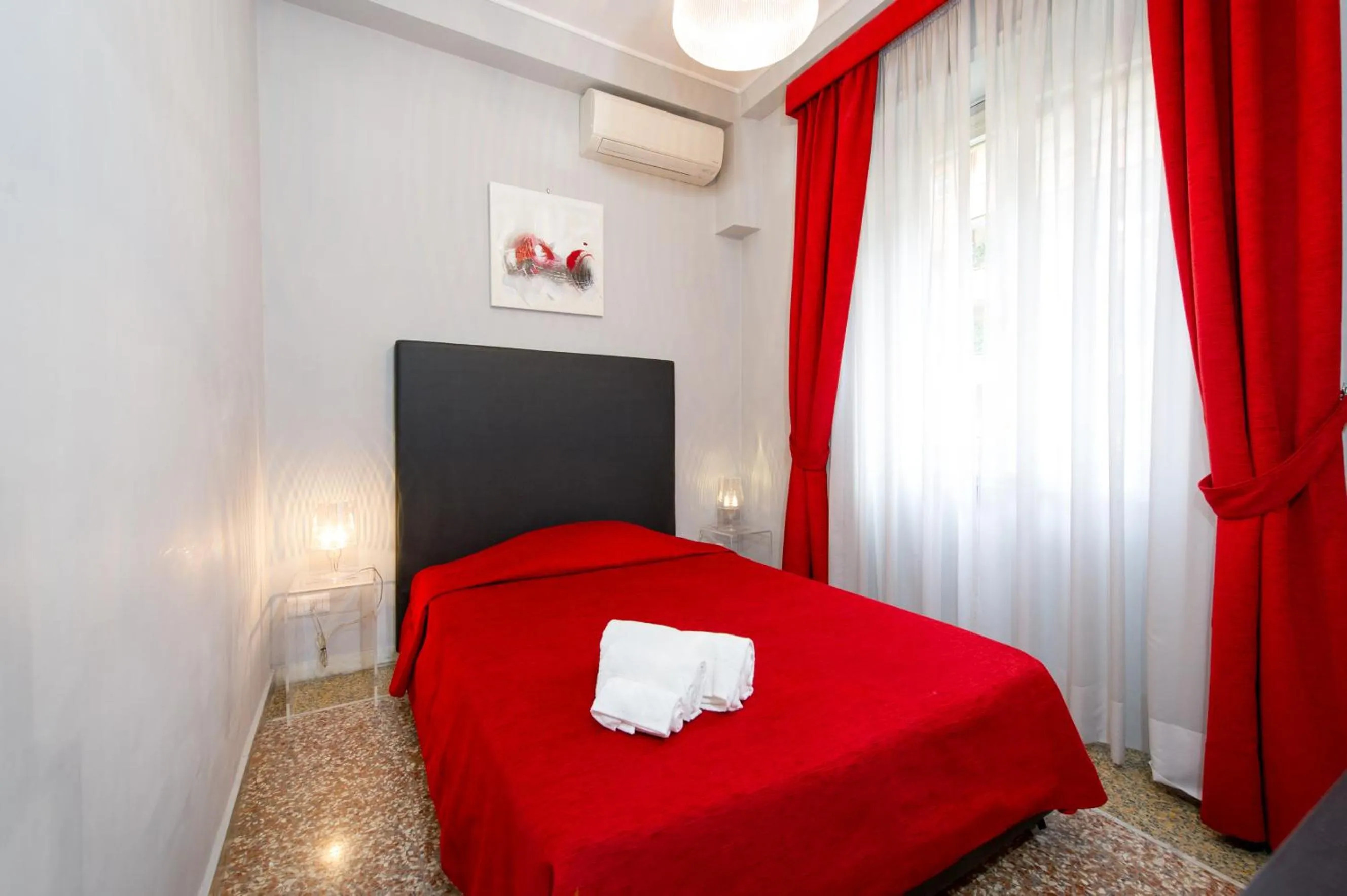 Bedroom, Bed in Domus Fabiola - Vaticano