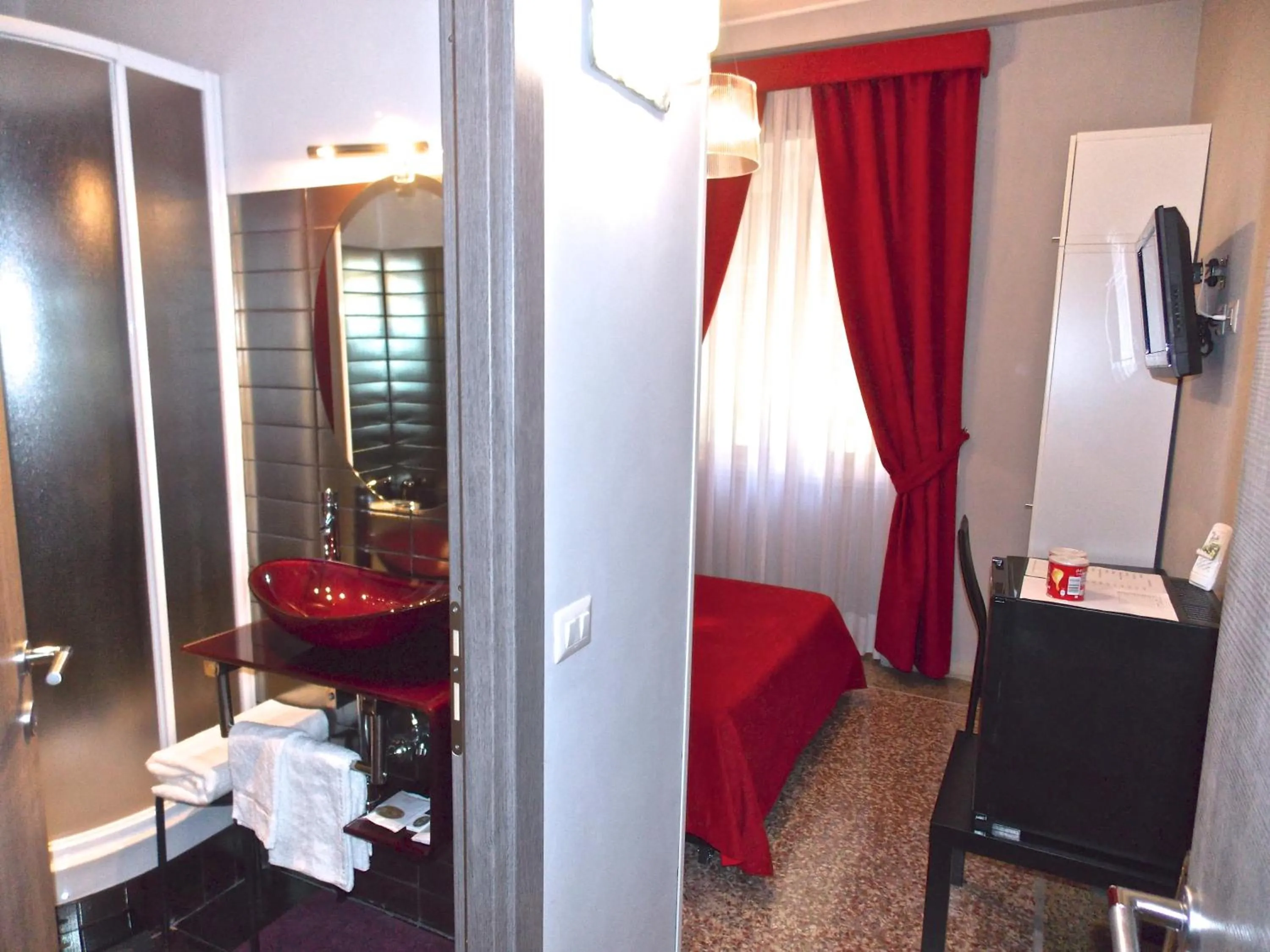 View (from property/room), Bed in Domus Fabiola - Vaticano