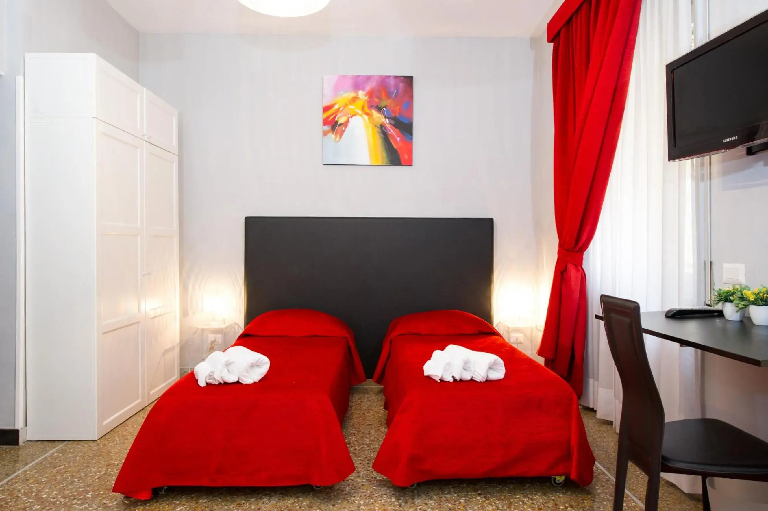 Double or Twin Room with Balcony in Domus Fabiola - Vaticano Double or Twin Room with Balcony in Domus Fabiola - Vaticano