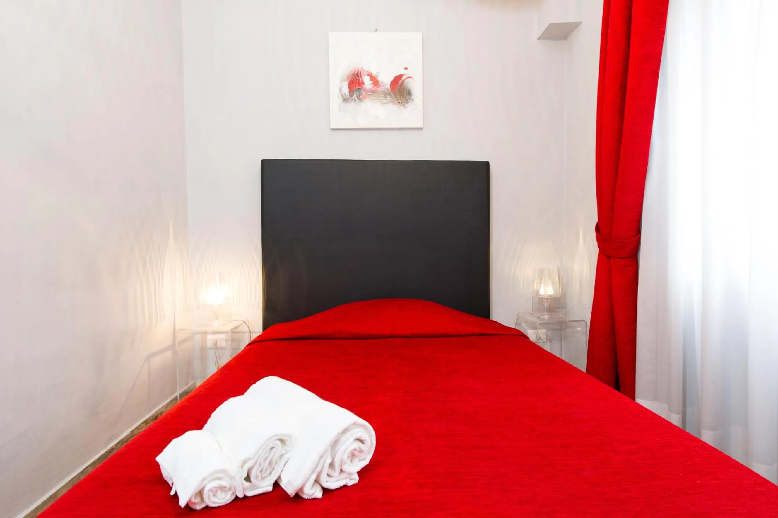 Bedroom, Bed in Domus Fabiola - Vaticano