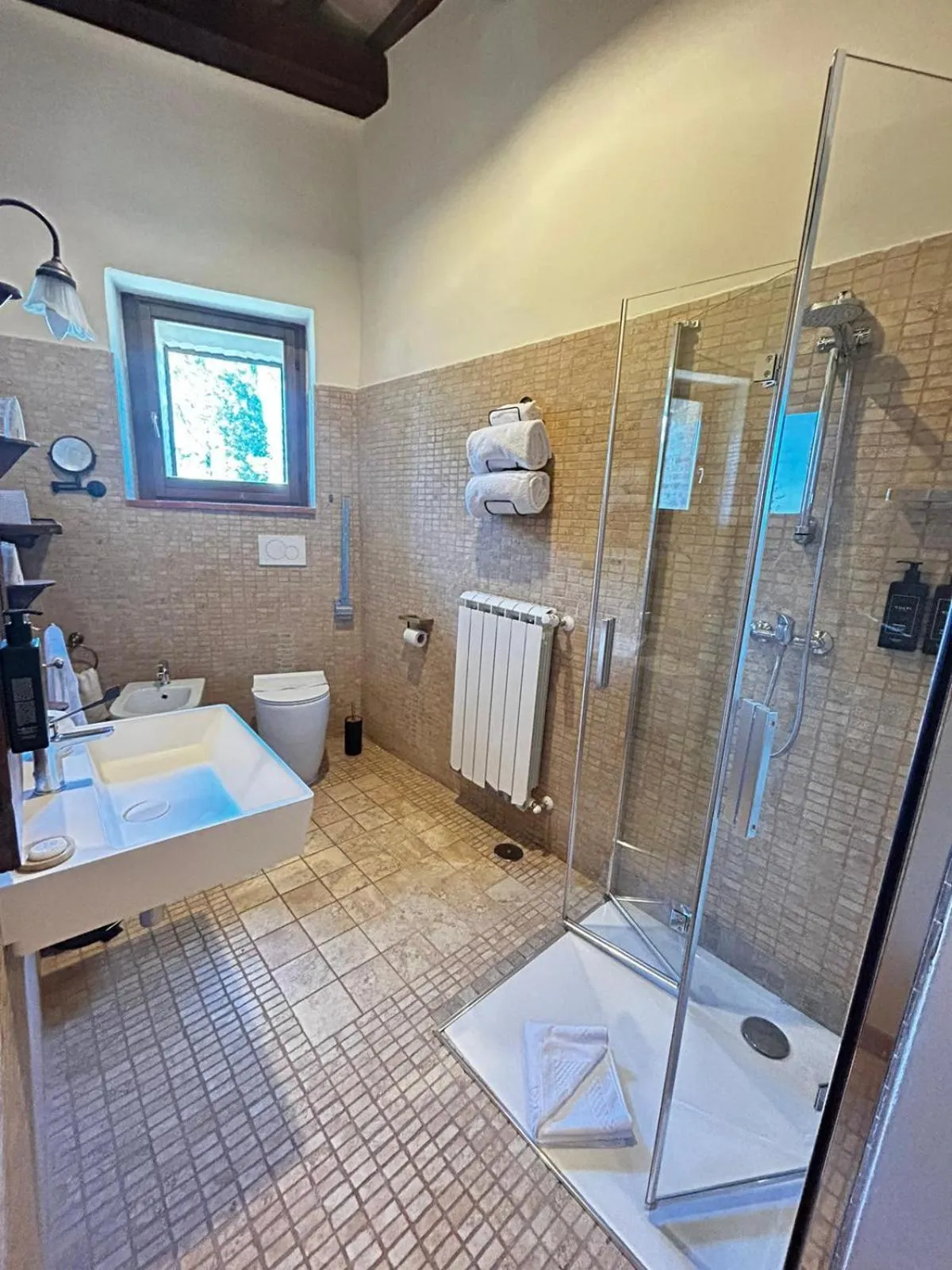 Toilet in Borgo Petroro