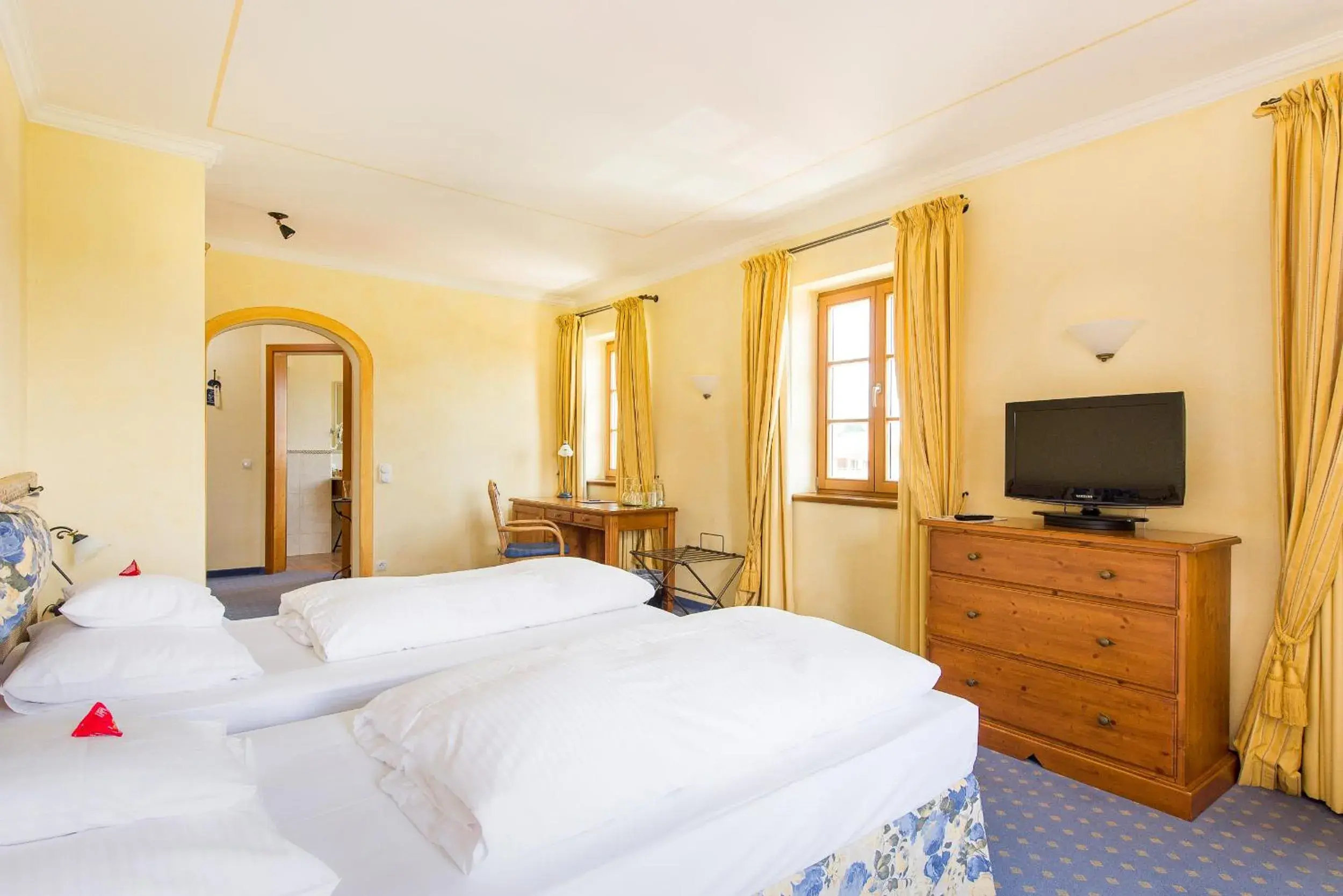 Double Room Streetside - single occupancy in Hotel und Landgasthof Altwirt Double Room Streetside - single occupancy in Hotel und Landgasthof Altwirt