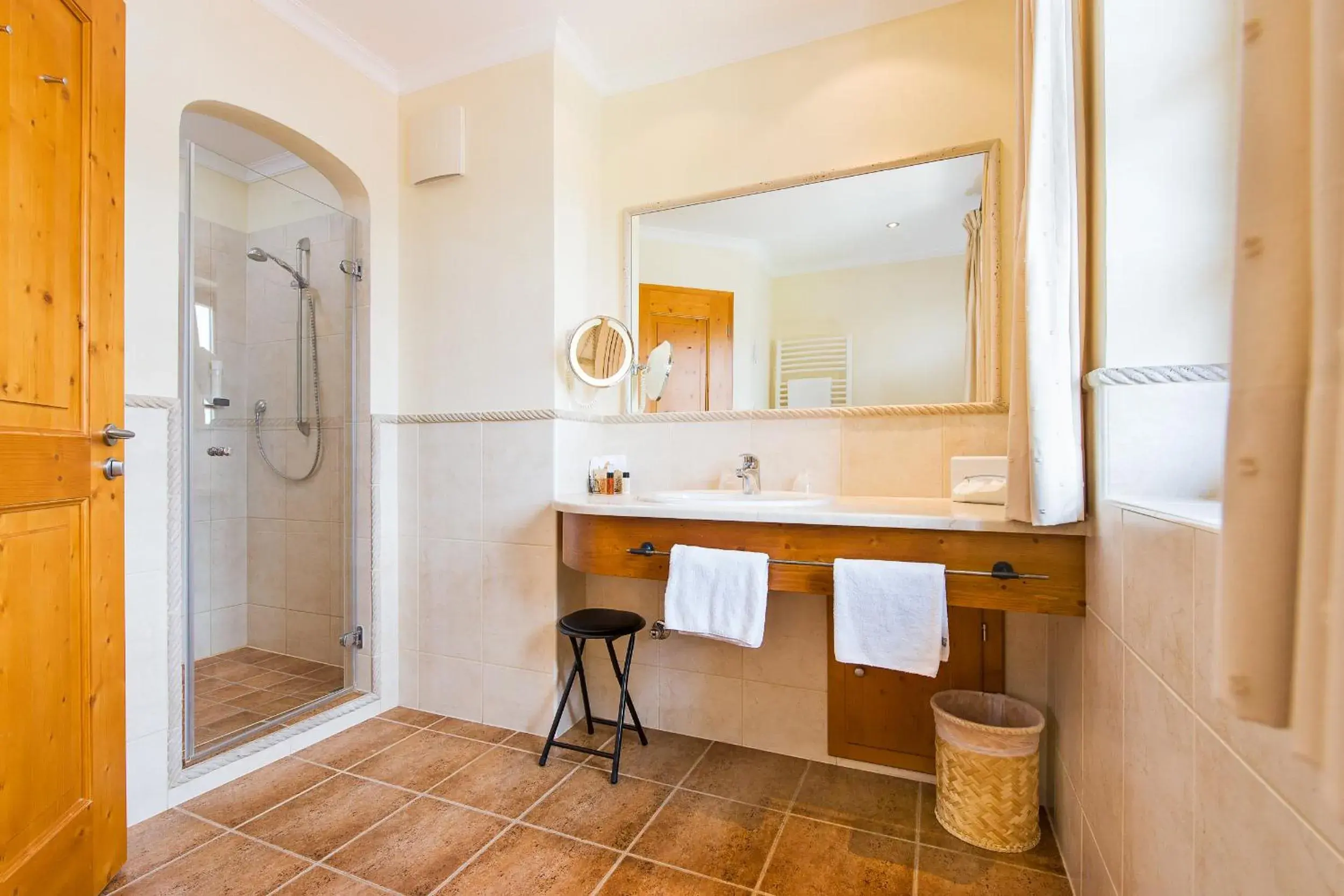 Double Room Streetside - single occupancy in Hotel und Landgasthof Altwirt Double Room Streetside - single occupancy in Hotel und Landgasthof Altwirt