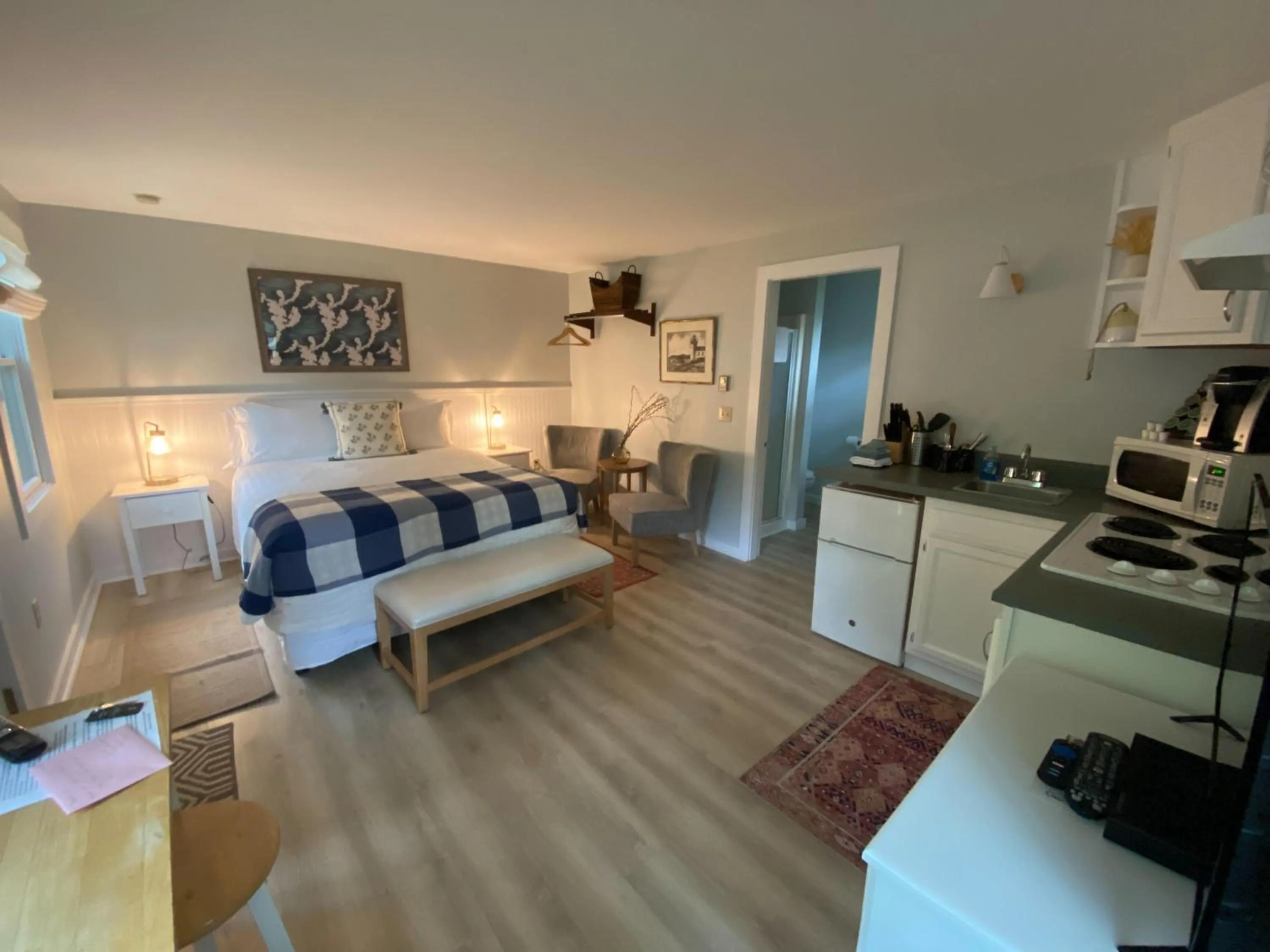 Photo of the whole room in Hanscom's Motel & Cottages