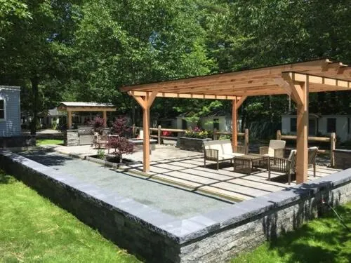 Patio in Hanscom's Motel & Cottages