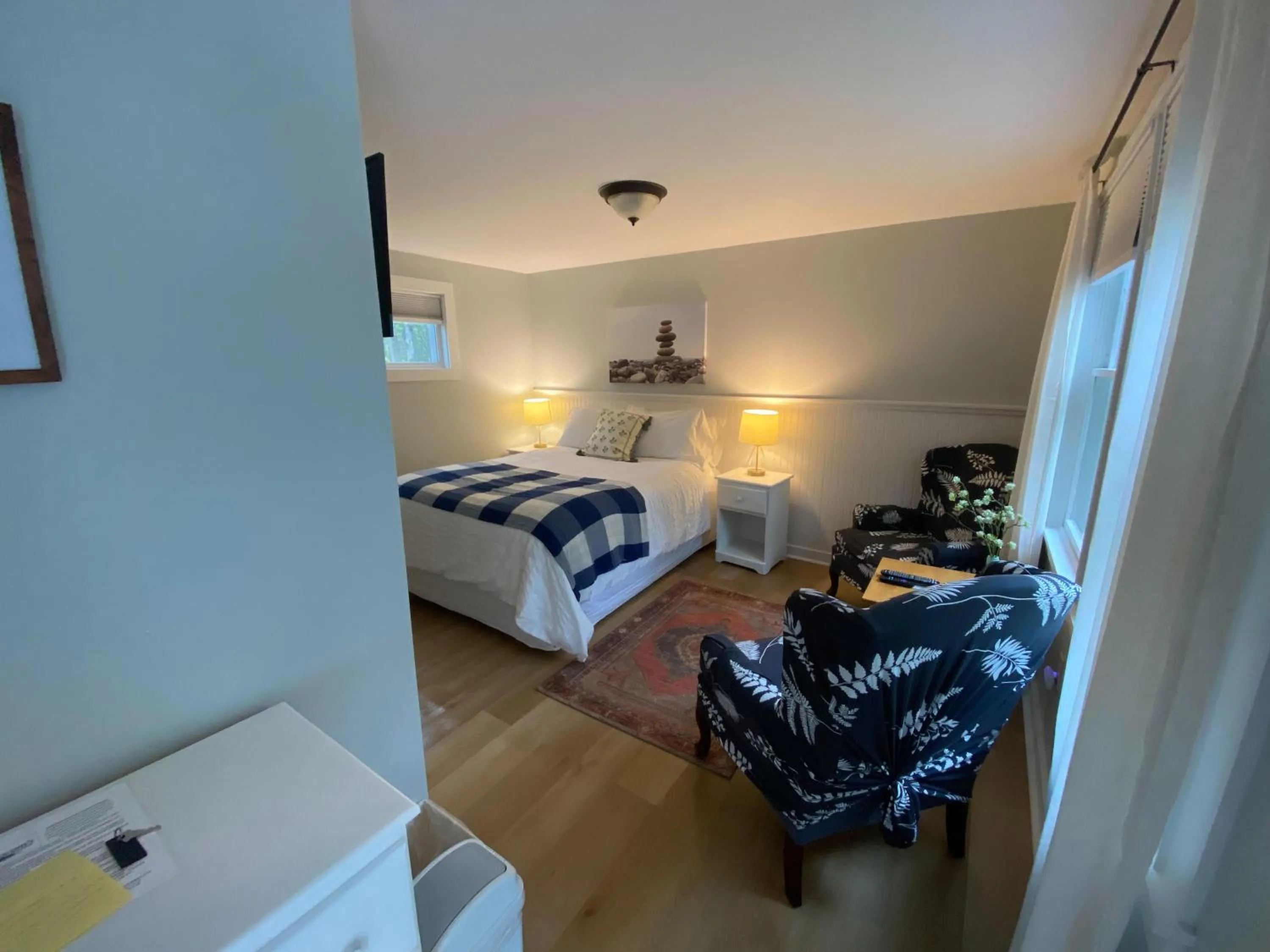 Bed in Hanscom's Motel & Cottages