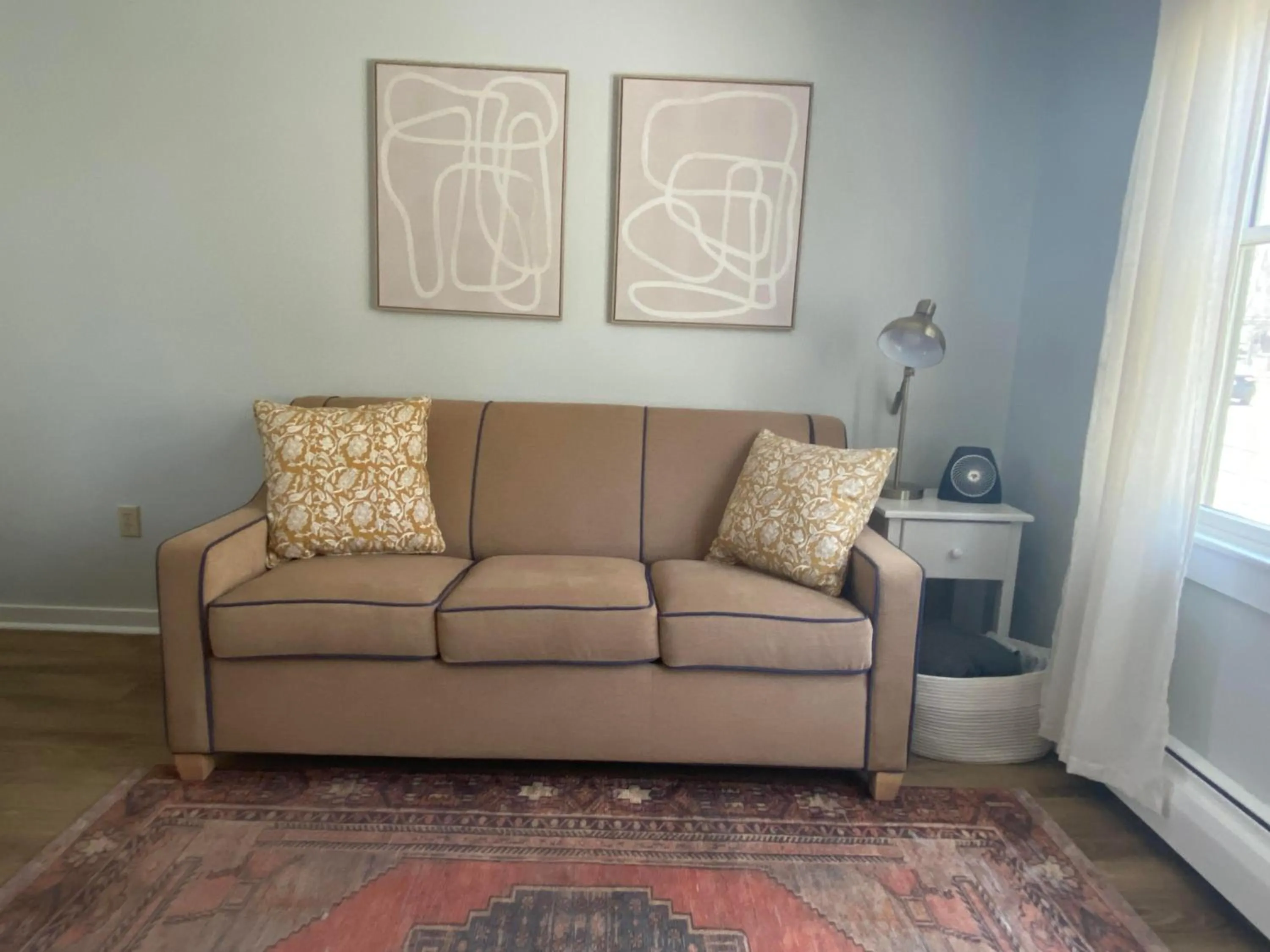 Seating area in Hanscom's Motel & Cottages