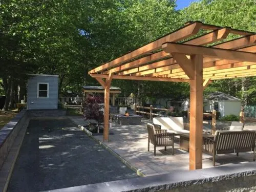 Patio in Hanscom's Motel & Cottages