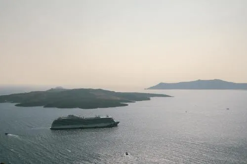 Anemos Fira Caldera View