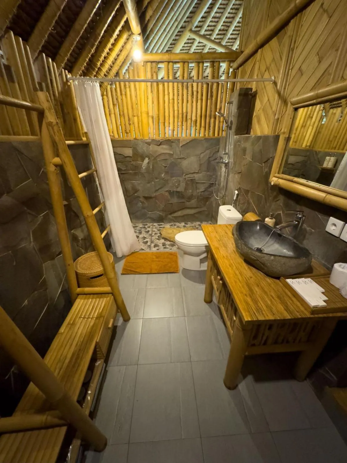 Bathroom in Elang Hillside Bamboo Villas