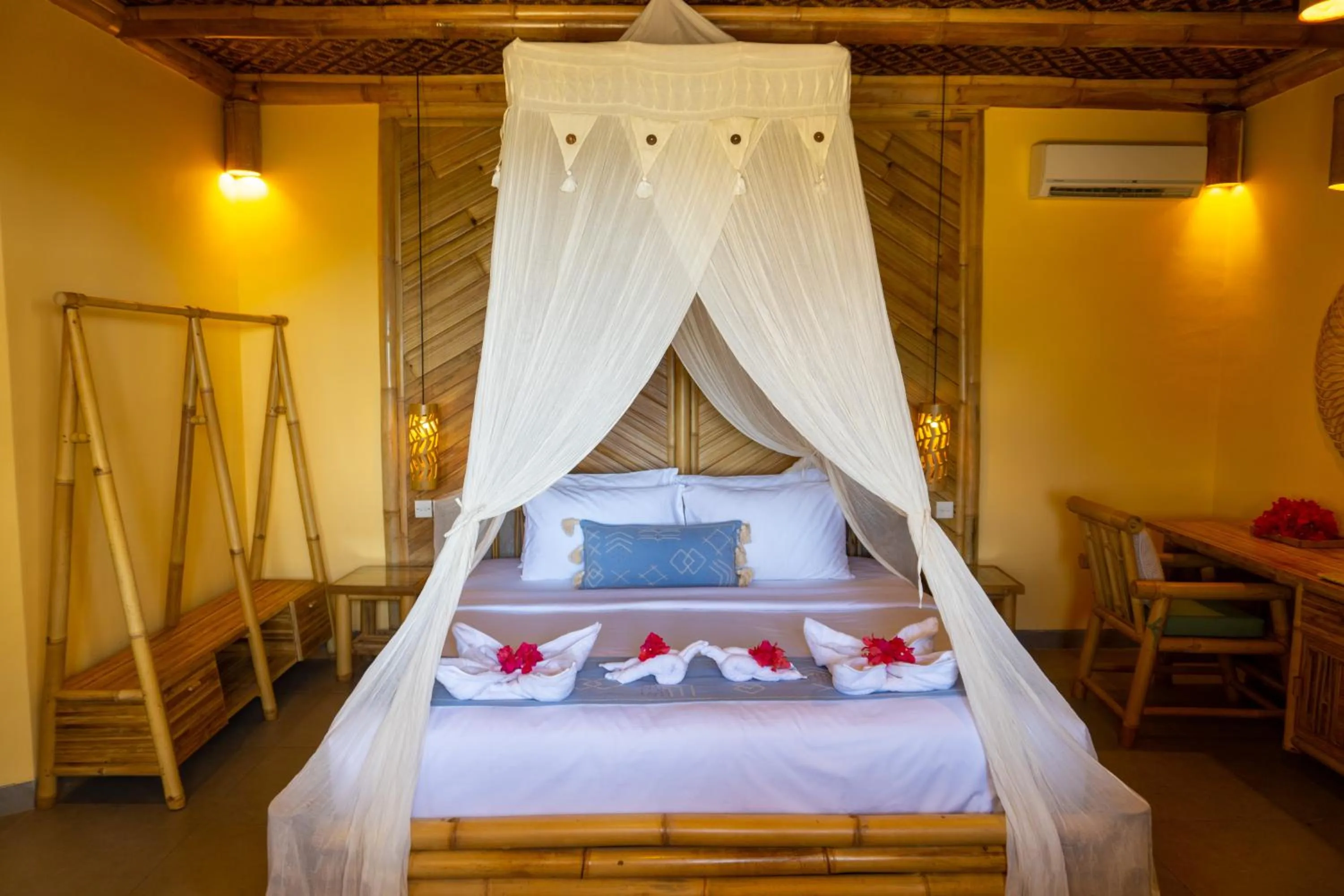 Bed in Elang Hillside Bamboo Villas