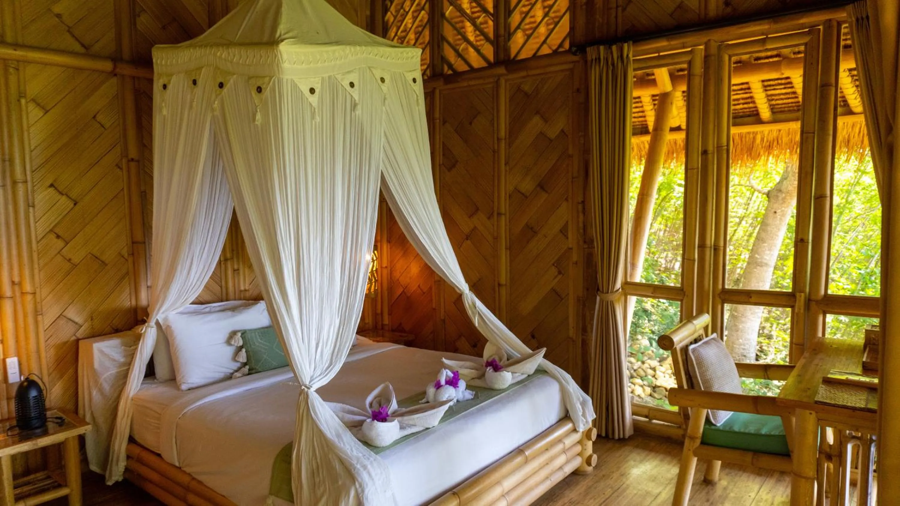 Bed in Elang Hillside Bamboo Villas