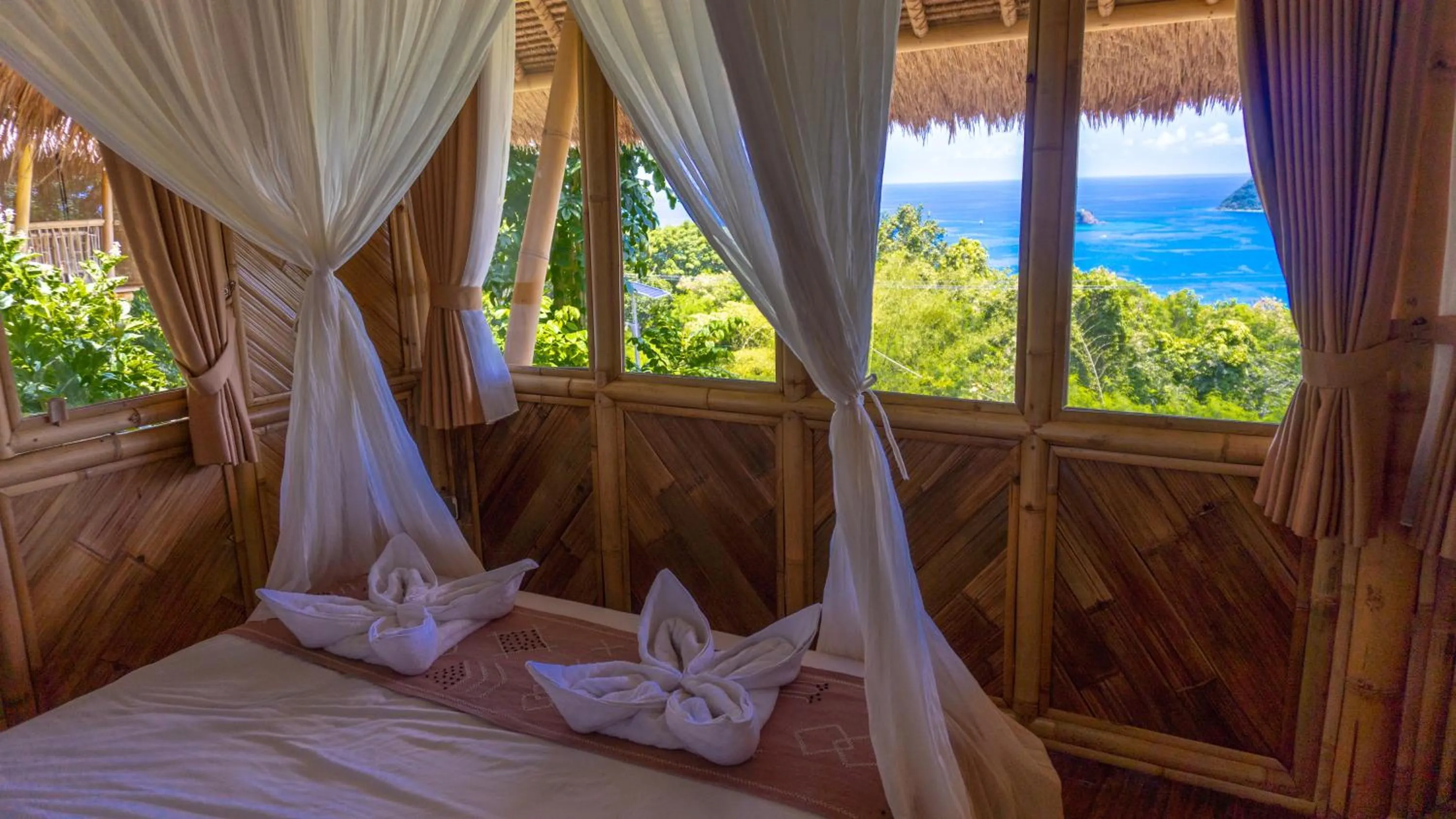Bed in Elang Hillside Bamboo Villas
