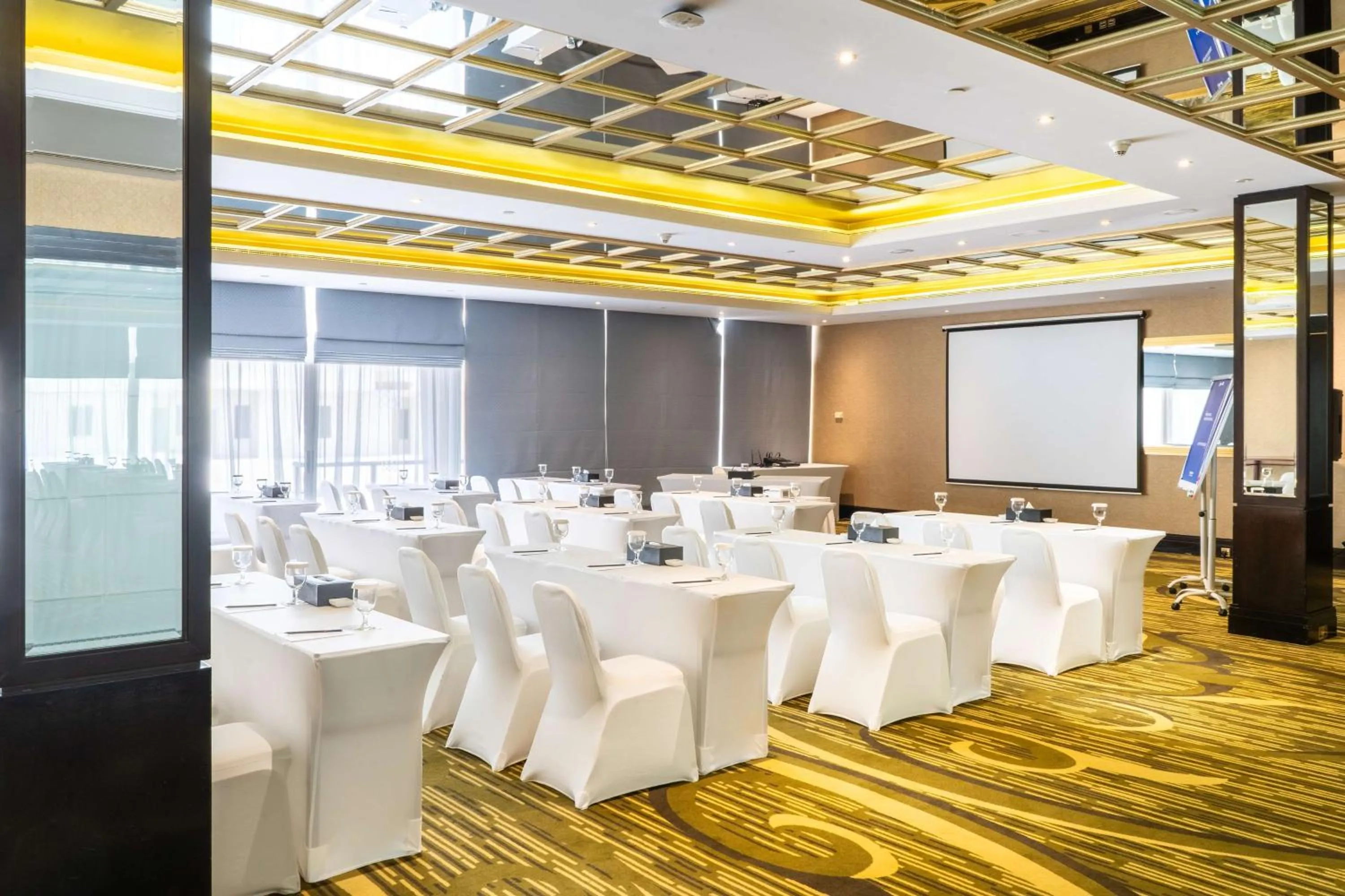 Meeting/conference room in Radisson Blu Hotel & Resort, Abu Dhabi Corniche