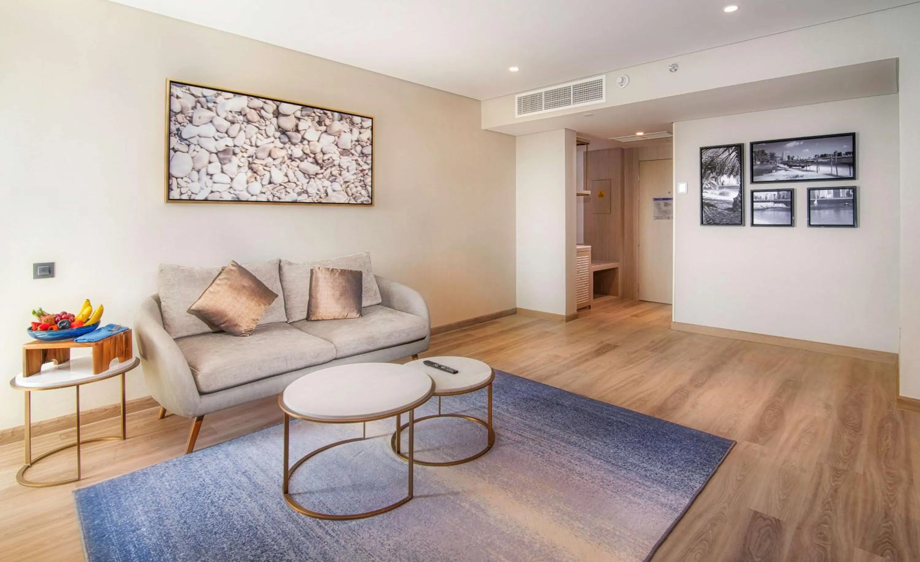 Photo of the whole room in Radisson Blu Hotel & Resort, Abu Dhabi Corniche