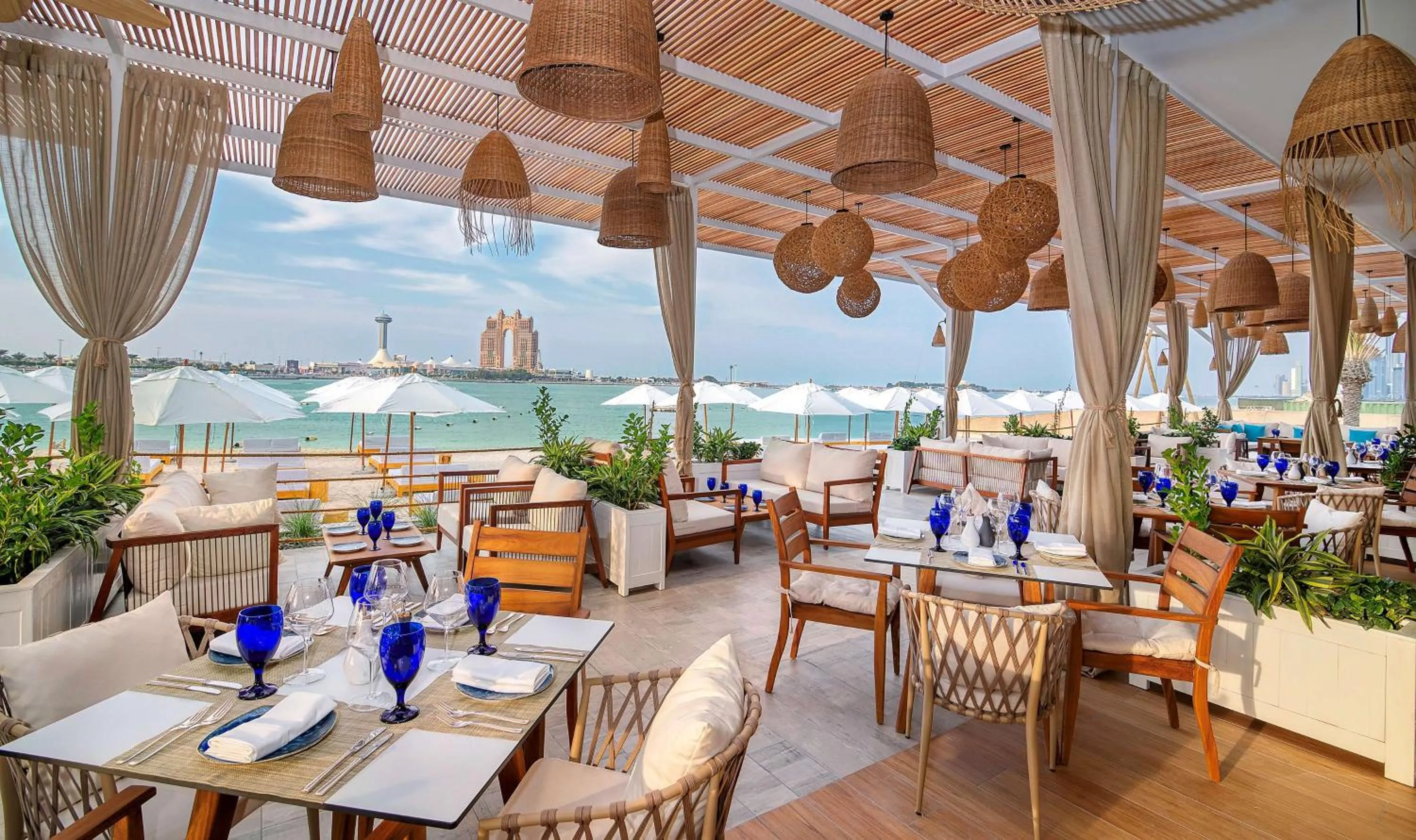 Restaurant/places to eat in Radisson Blu Hotel & Resort, Abu Dhabi Corniche