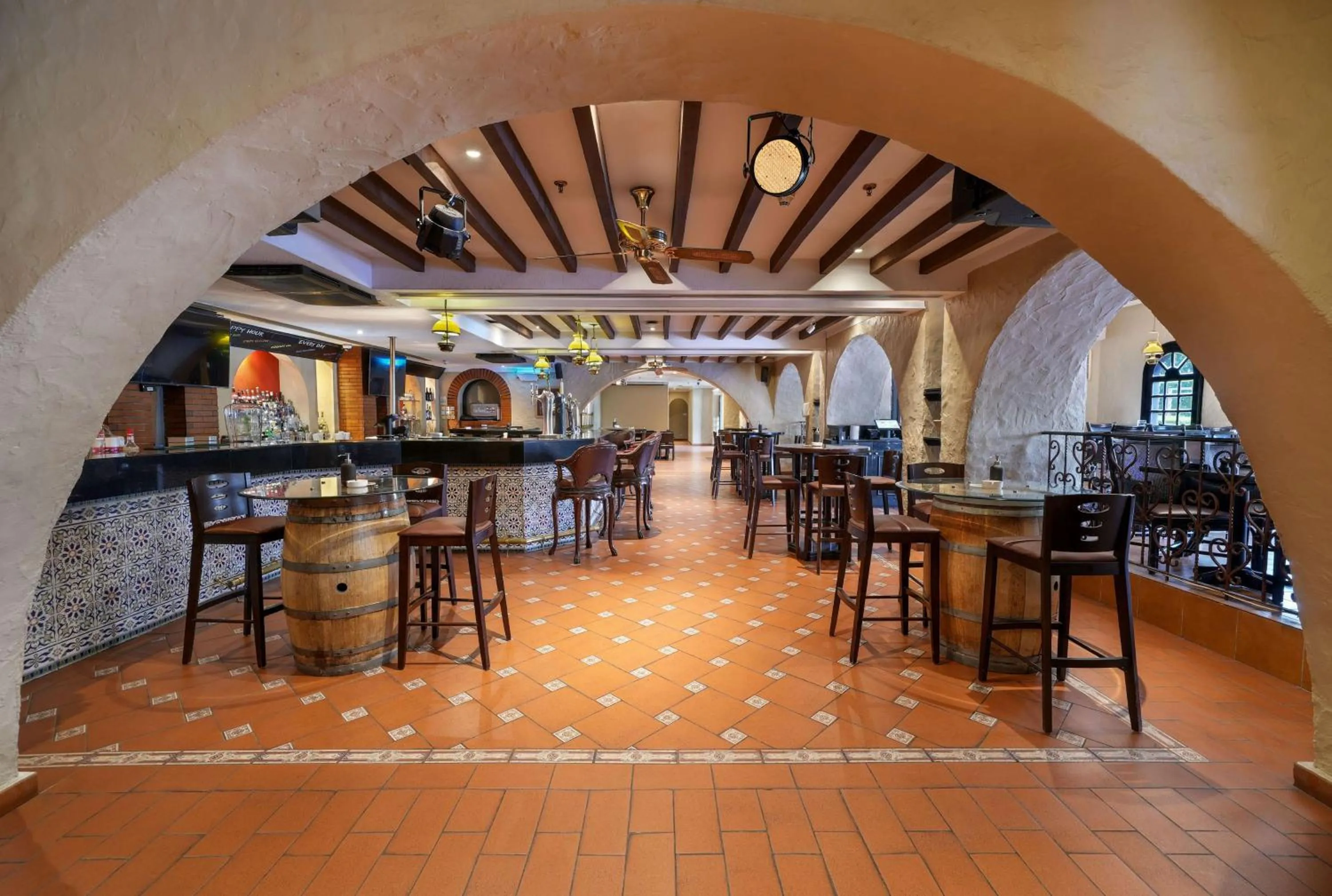 Lounge or bar in Radisson Blu Hotel & Resort, Abu Dhabi Corniche