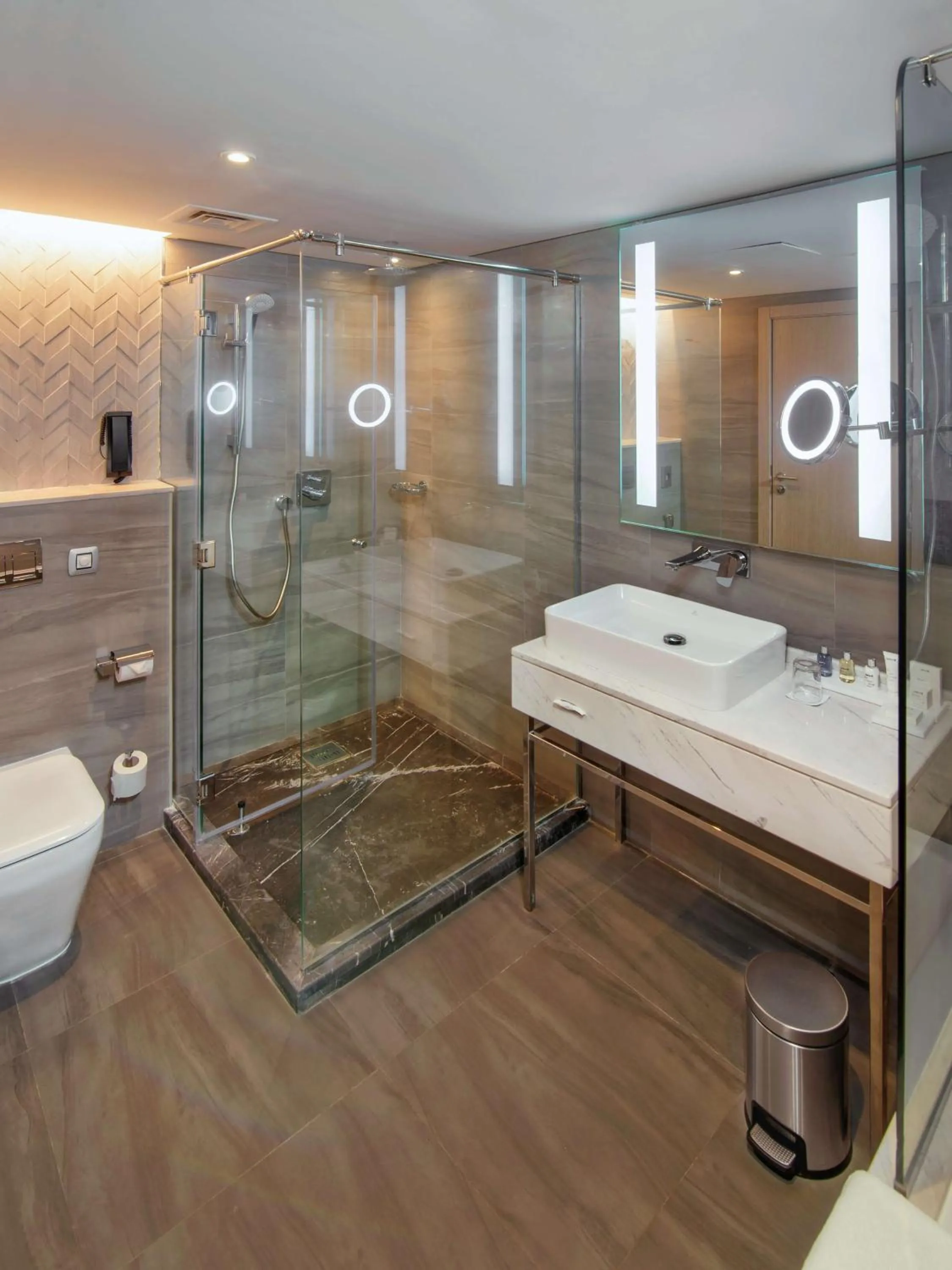 Bathroom in Radisson Blu Hotel & Resort, Abu Dhabi Corniche