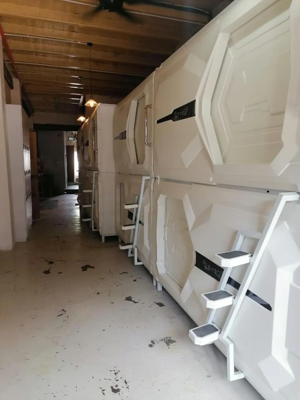 Vspace Guesthouse Capsule & Cafe