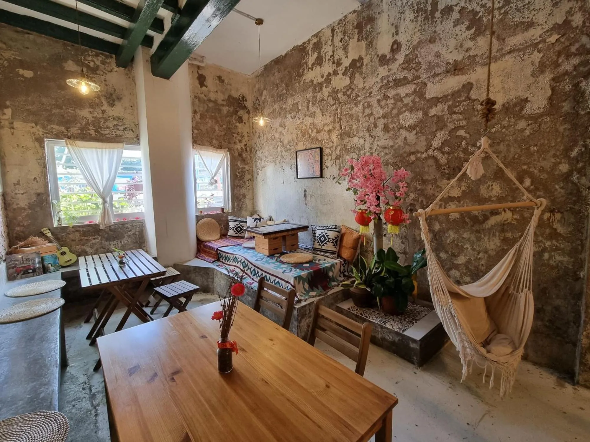 Seating area in Vspace Guesthouse Capsule & Cafe