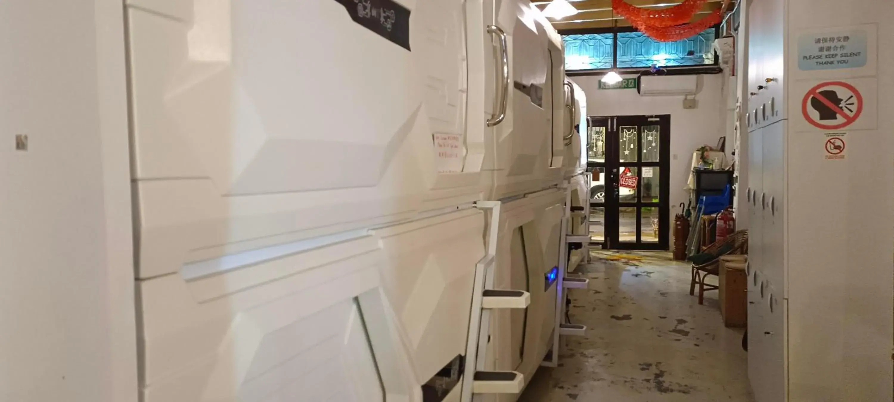 Vspace Guesthouse Capsule & Cafe Vspace Guesthouse Capsule & Cafe