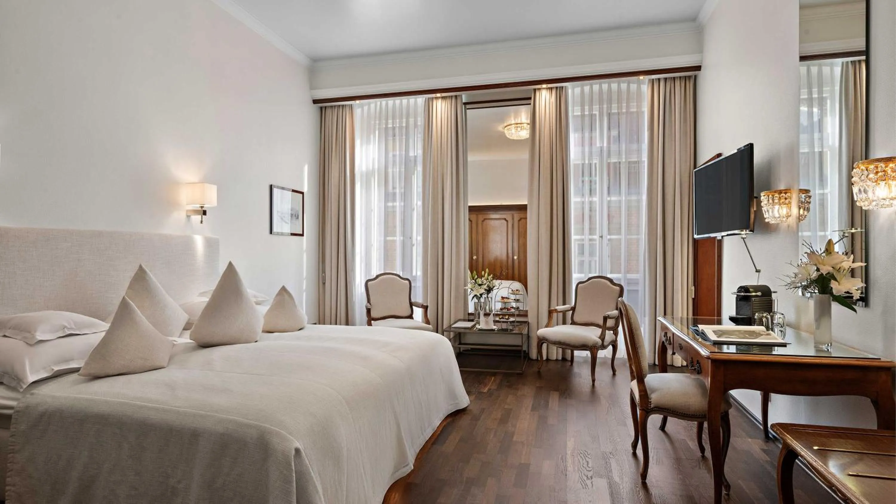 Bed in Hotel Europäischer Hof Heidelberg, Bestes Hotel Deutschlands in historischer Architektur