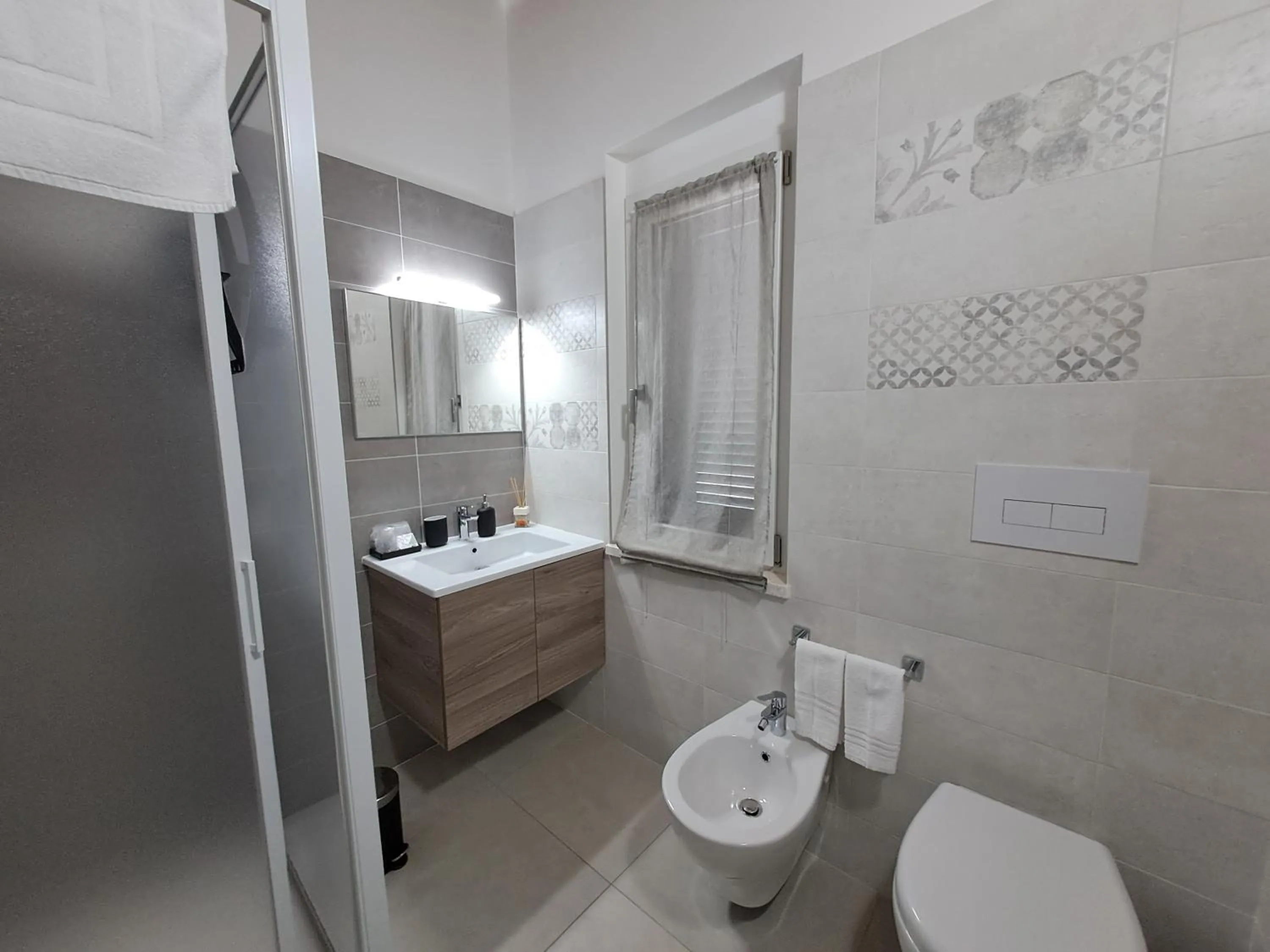 Shower in Tana del Riccio