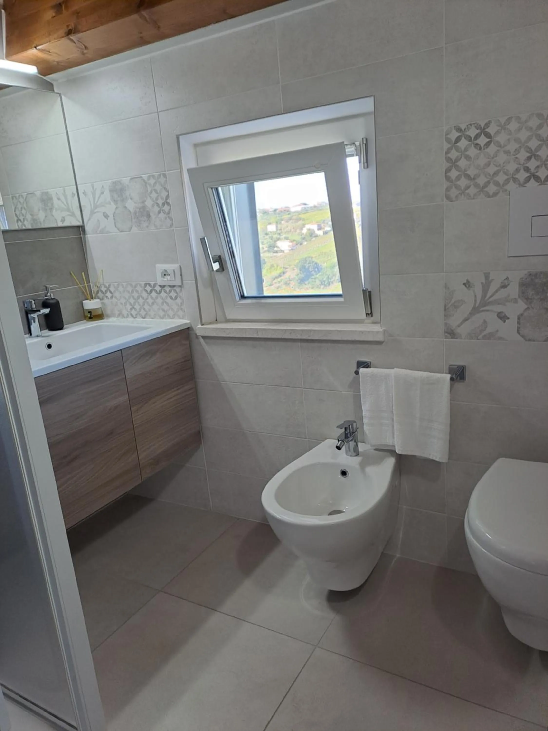 Shower in Tana del Riccio