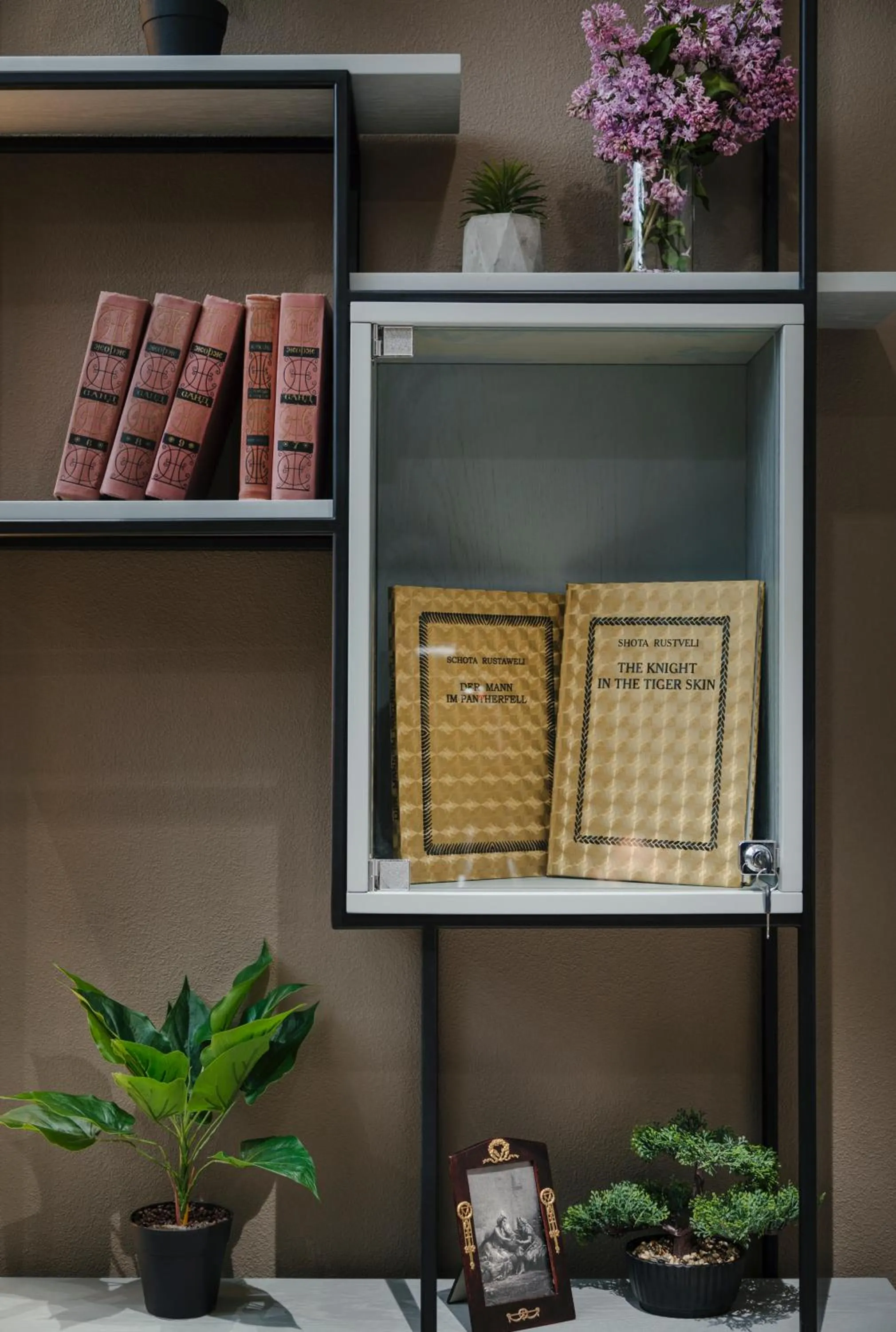 Library in Original Boutique Aparthotel