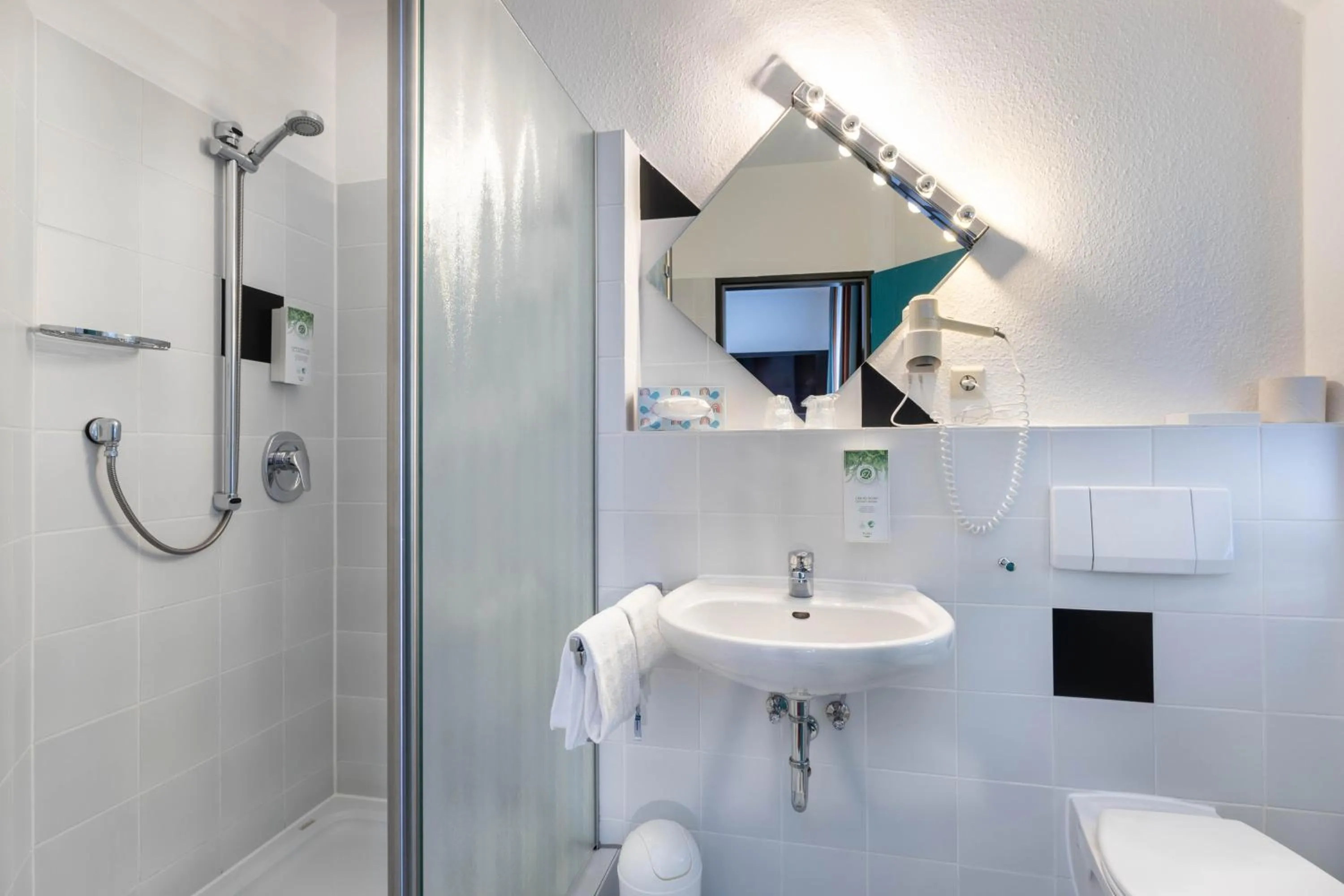 Shower in Montana Trend Hotel Lehrte