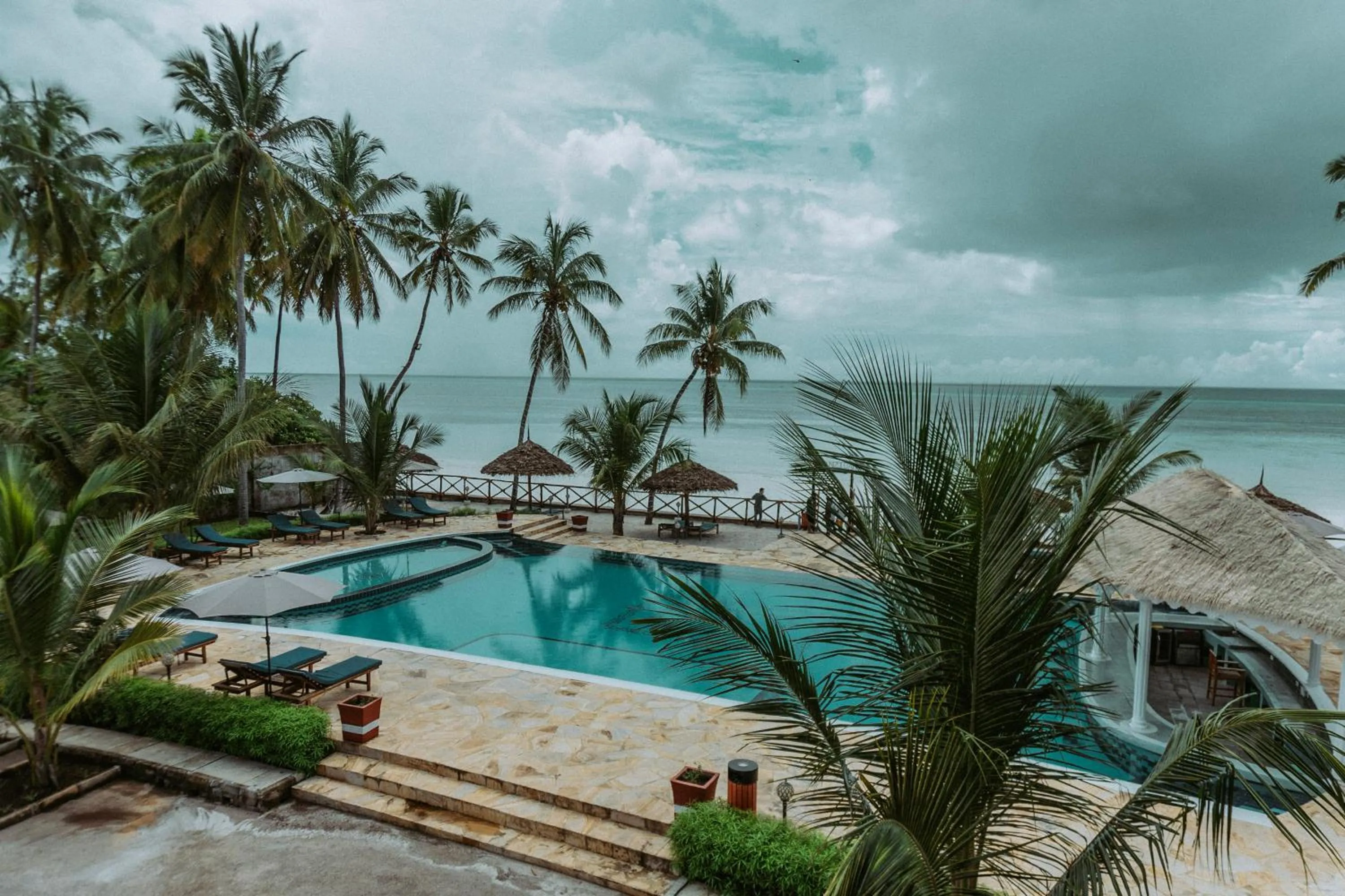 Swimming pool in Sunny Palms Beach Bungalows